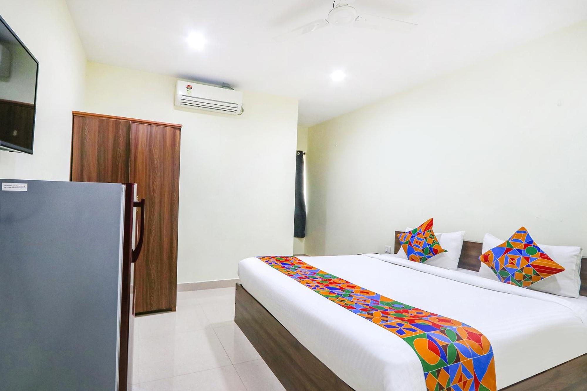Hotel Fabhotel Sk Grand - Hitech 3*