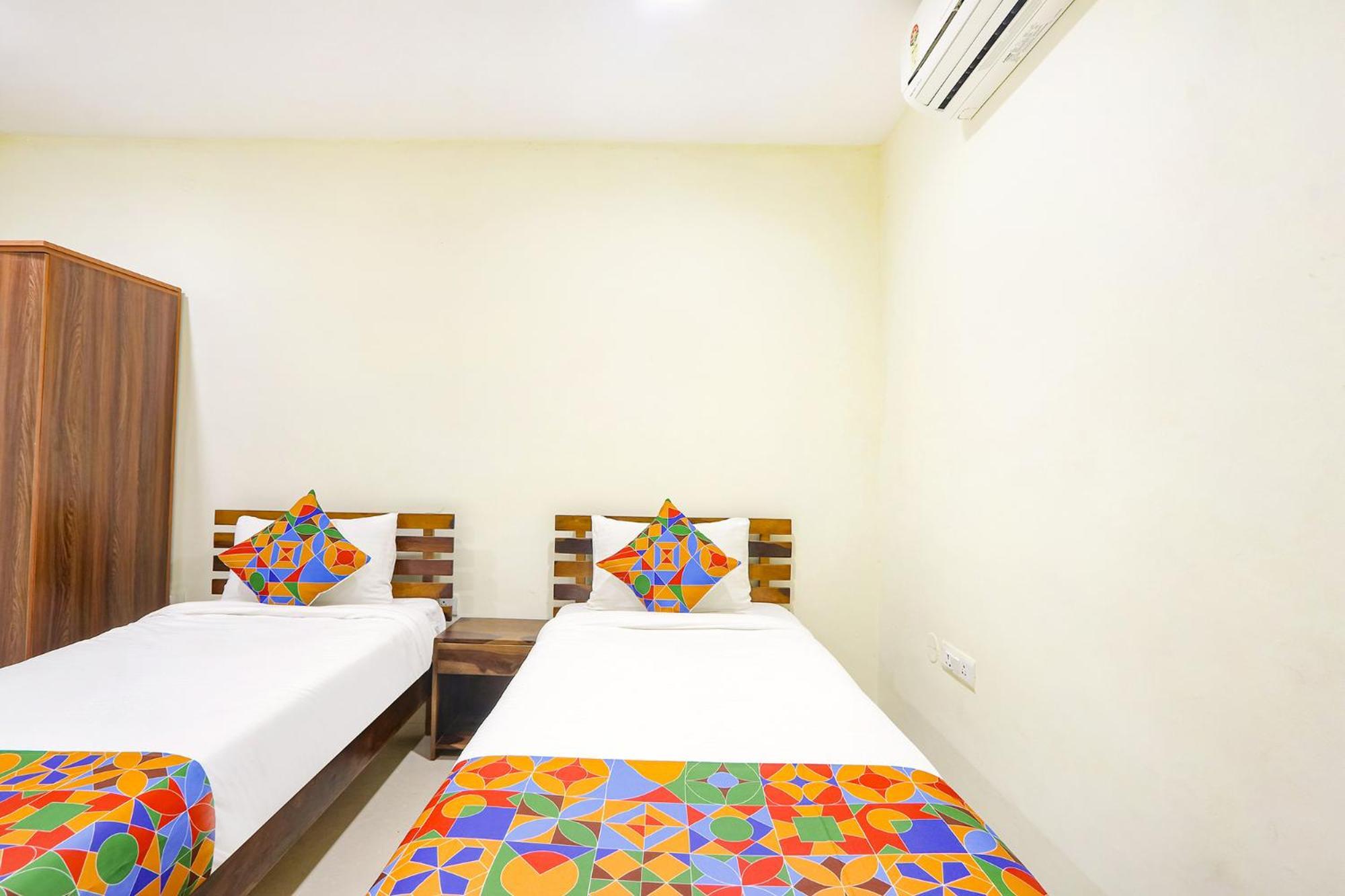 Fabhotel Sk Grand - Hitech 3*