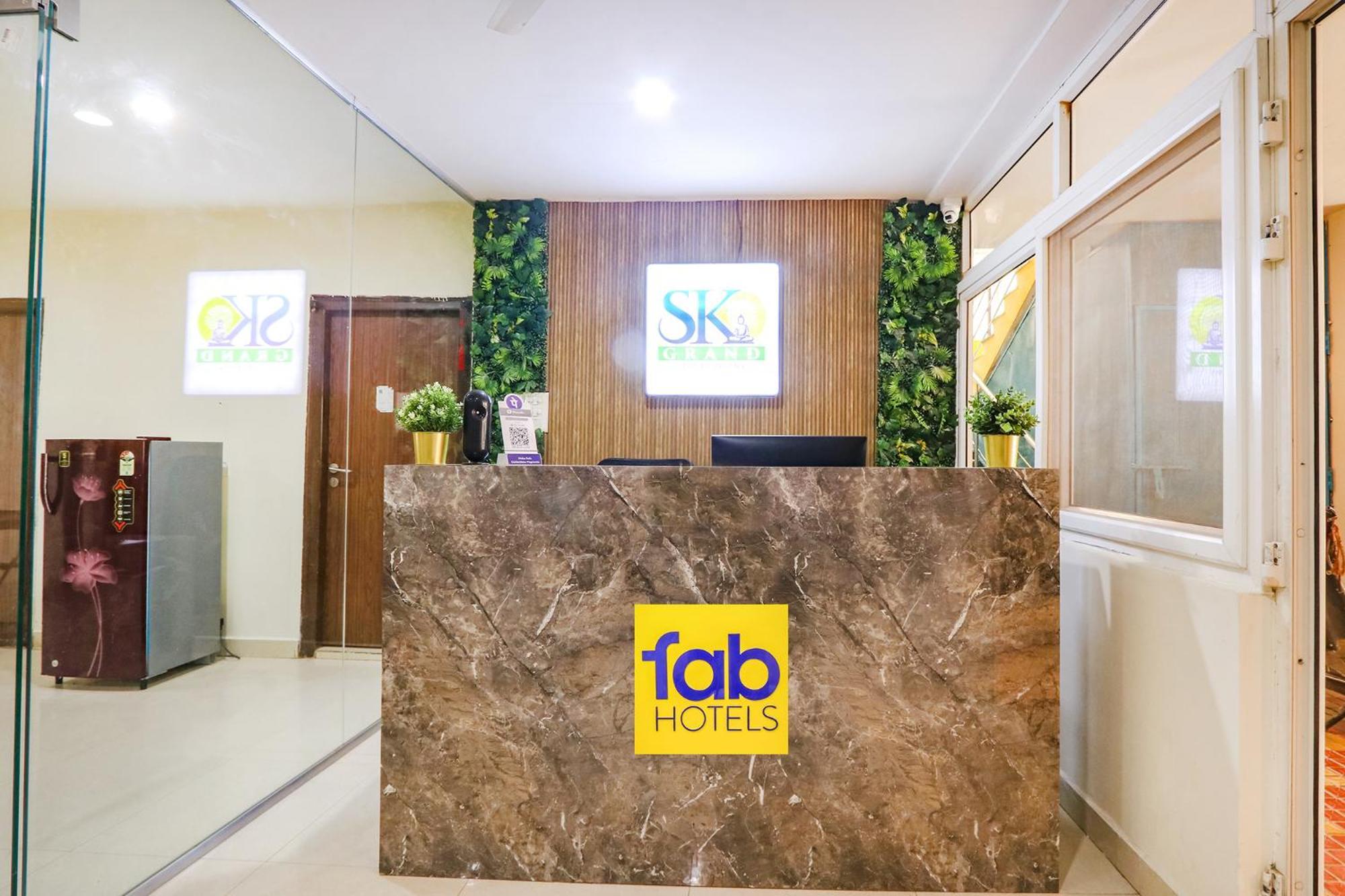 Fabhotel Sk Grand - Hitech