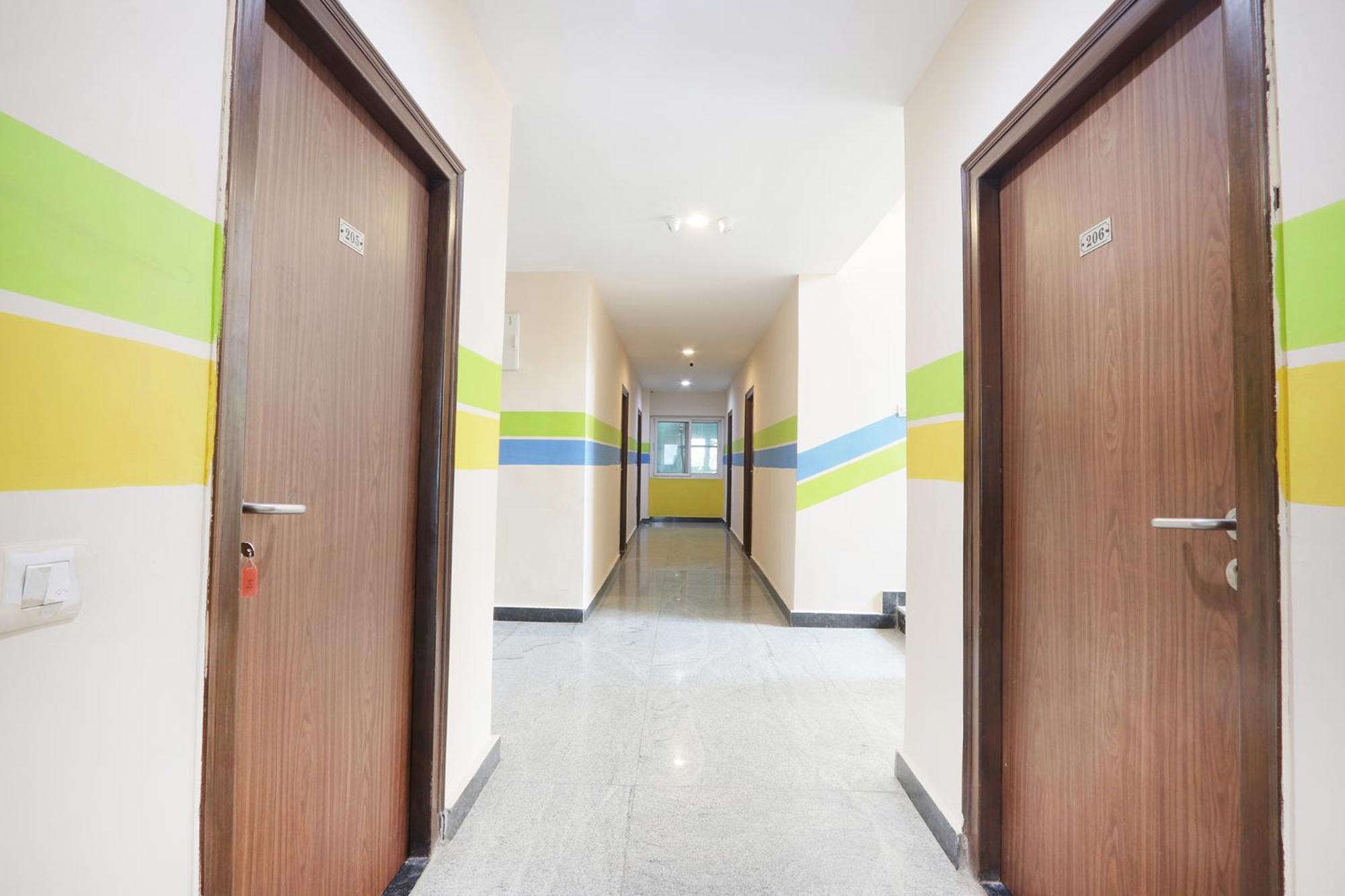 Hotel Fabhotel Sk Grand - Hitech 3*