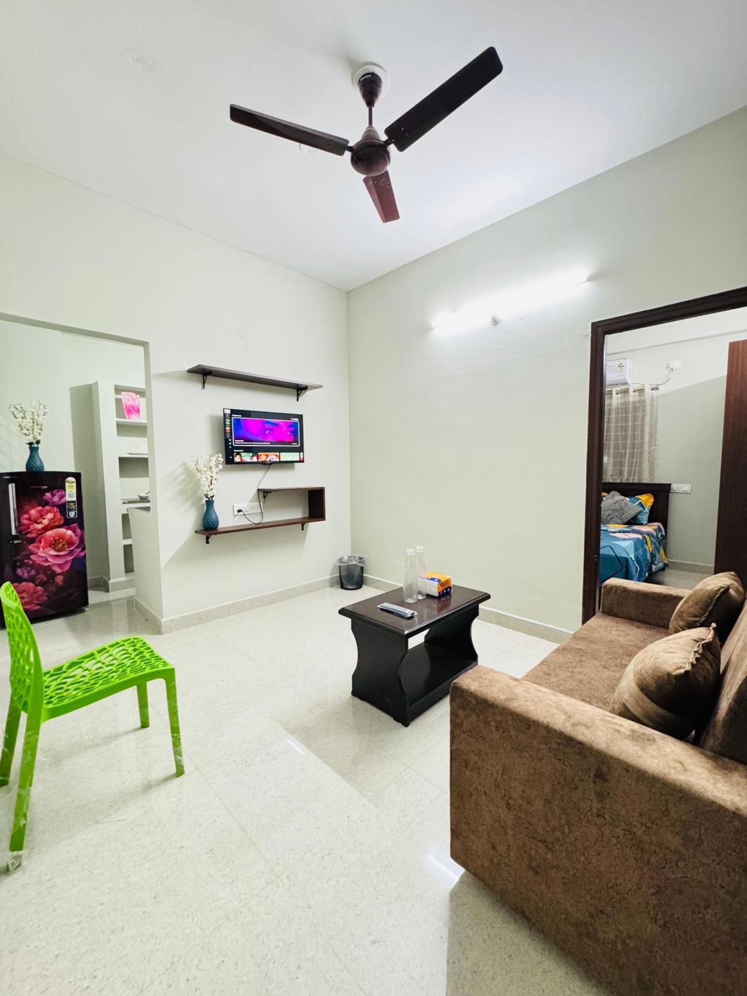 Apartment Penthouse Escape 1bhk Park View Flat In Kondapur *
