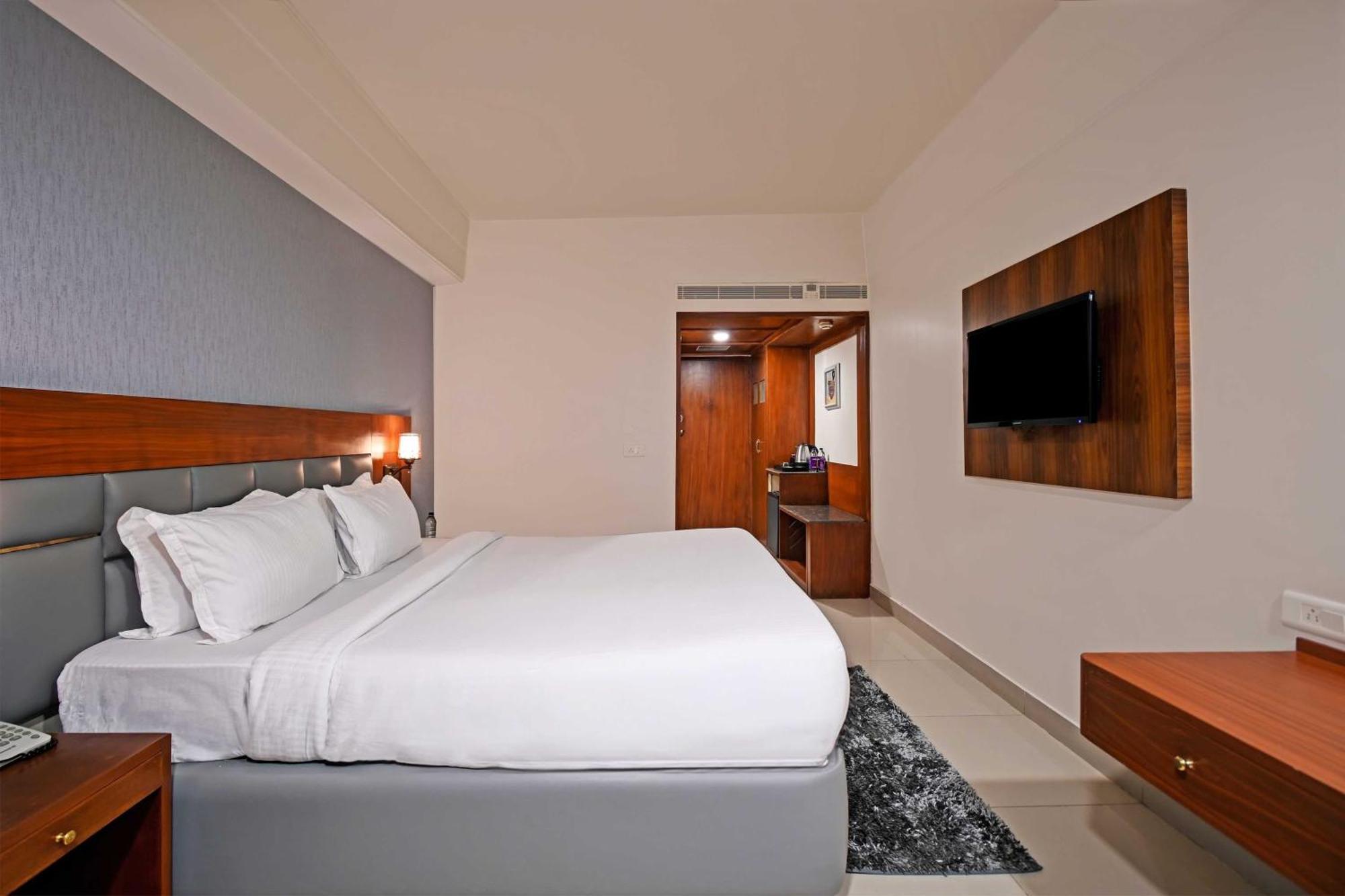 Palette Madhapur Resort 5*
