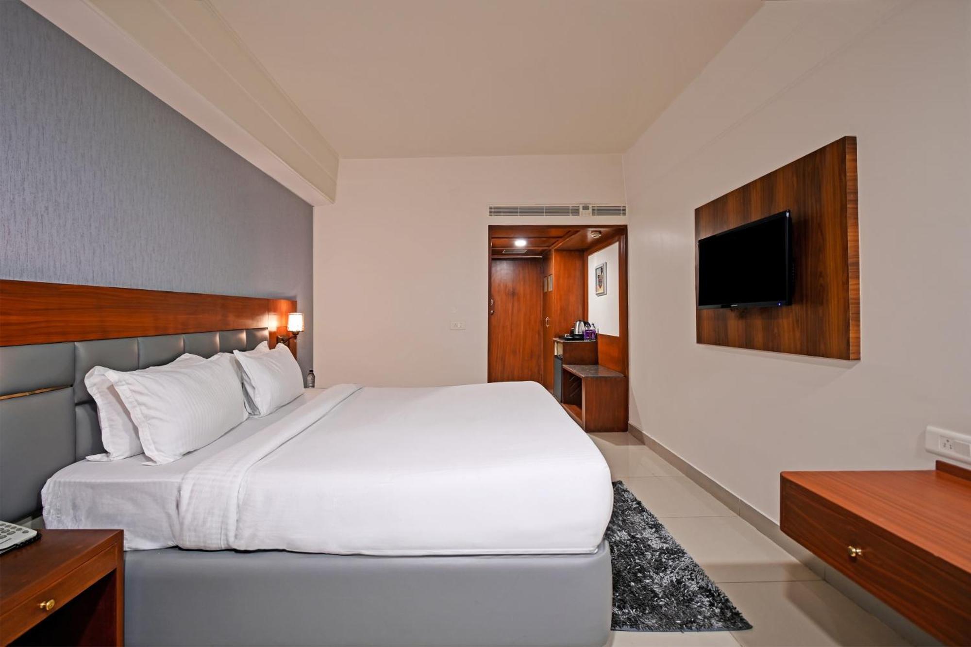 Palette Madhapur Resort Hyderabad