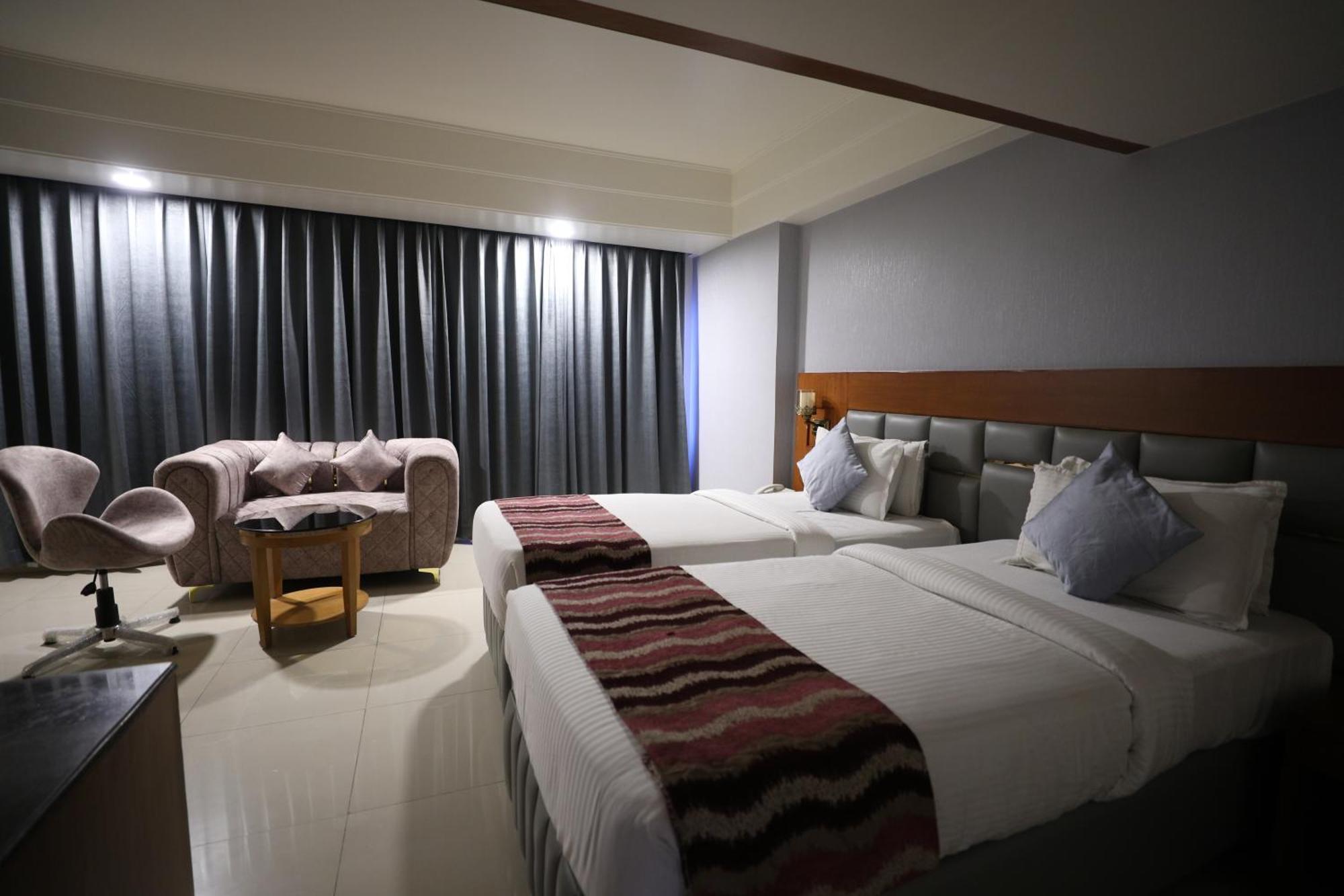Hotel Eastin 3*