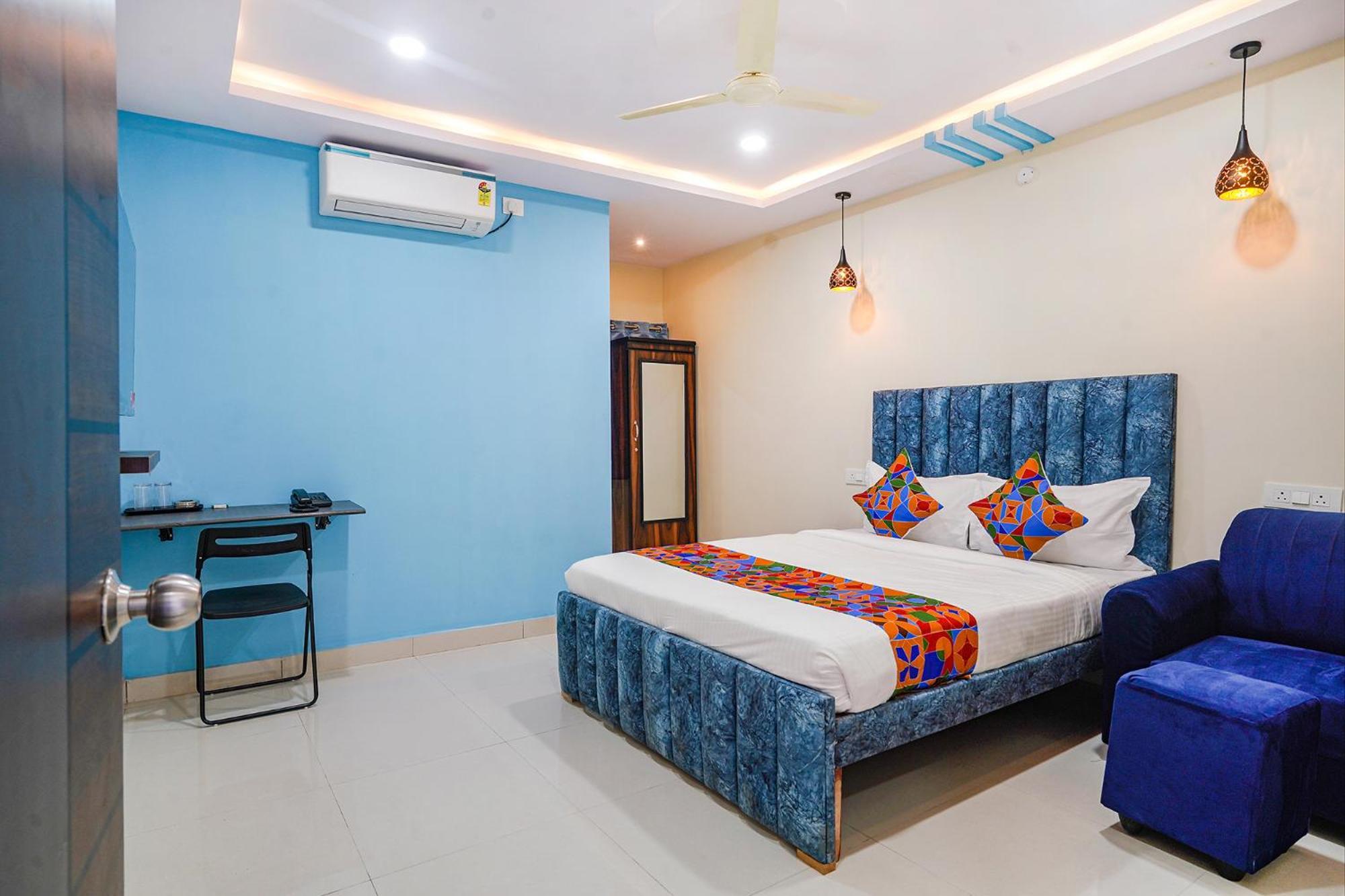Fabhotel Grand Broholic - Hitech 3*