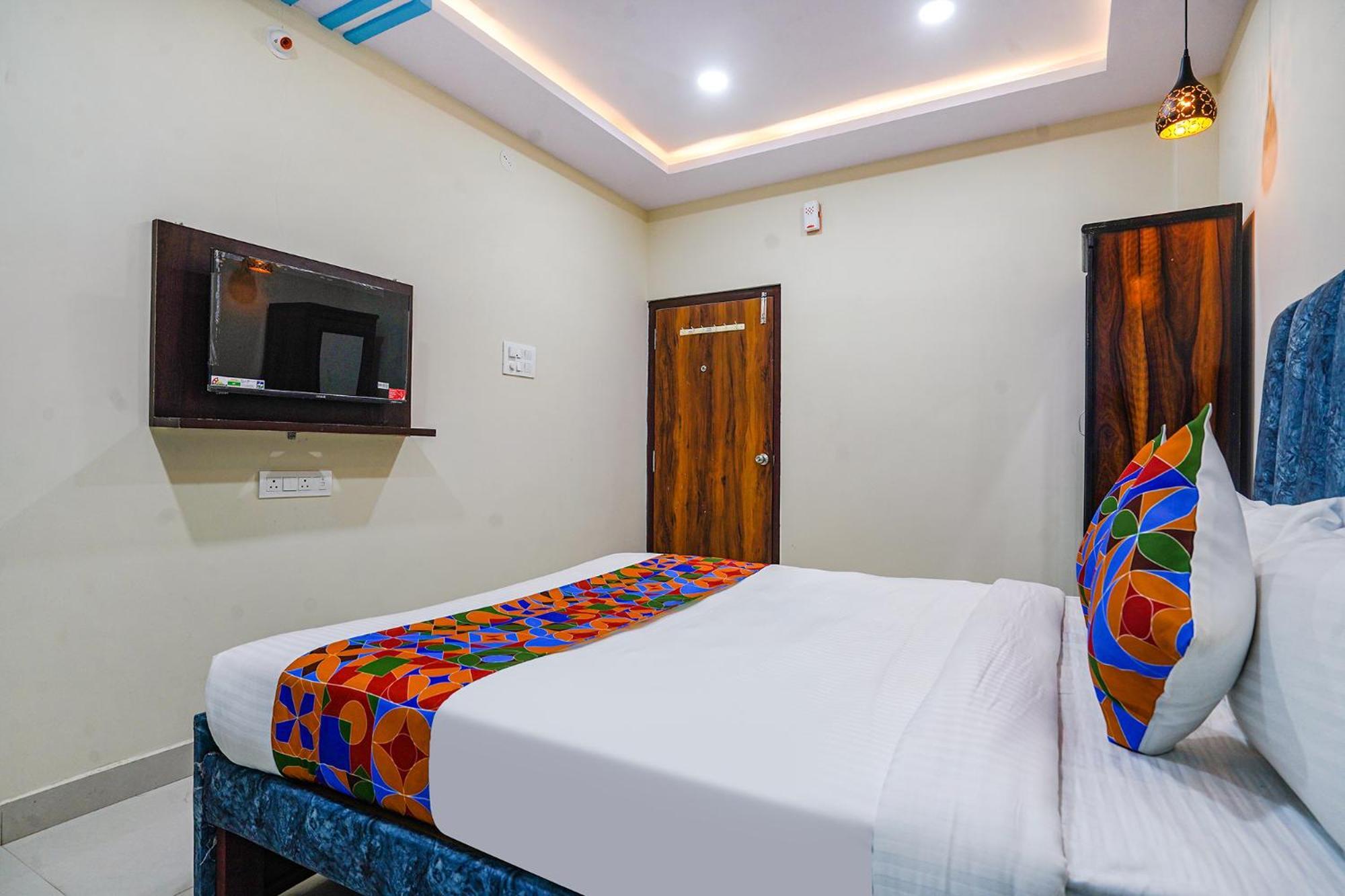 Fabhotel Grand Broholic - Hitech Hotel