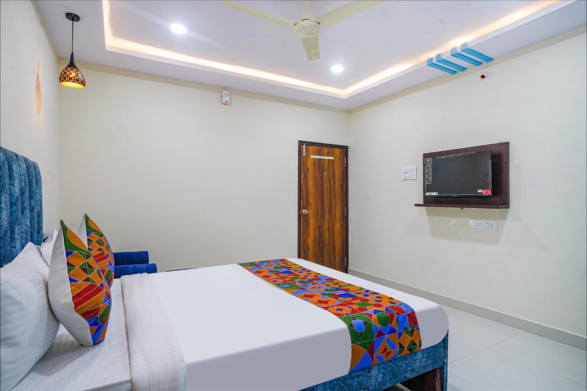 Hotel Fabhotel Grand Broholic - Hitech