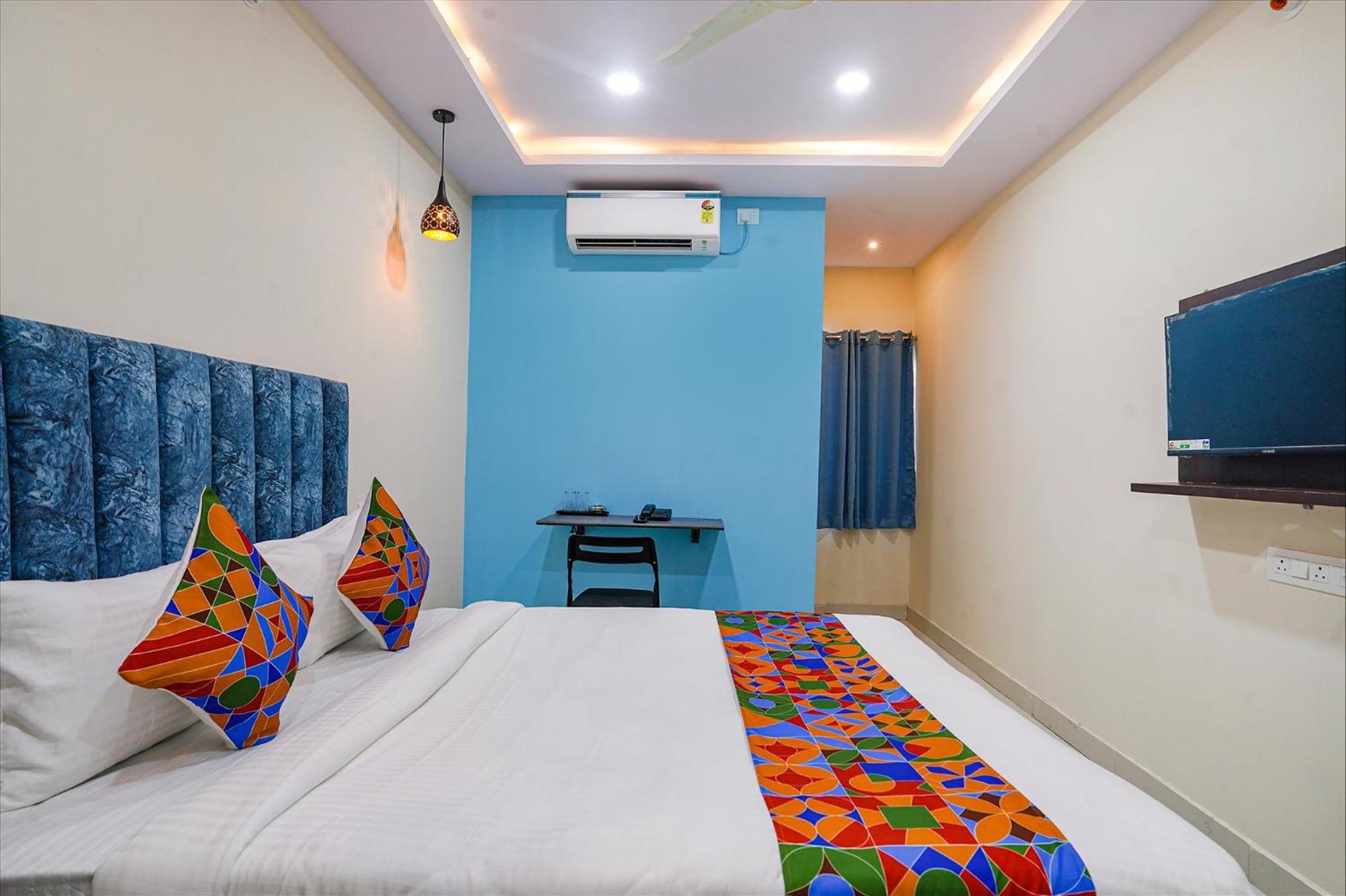 Hotel Fabhotel Grand Broholic - Hitech