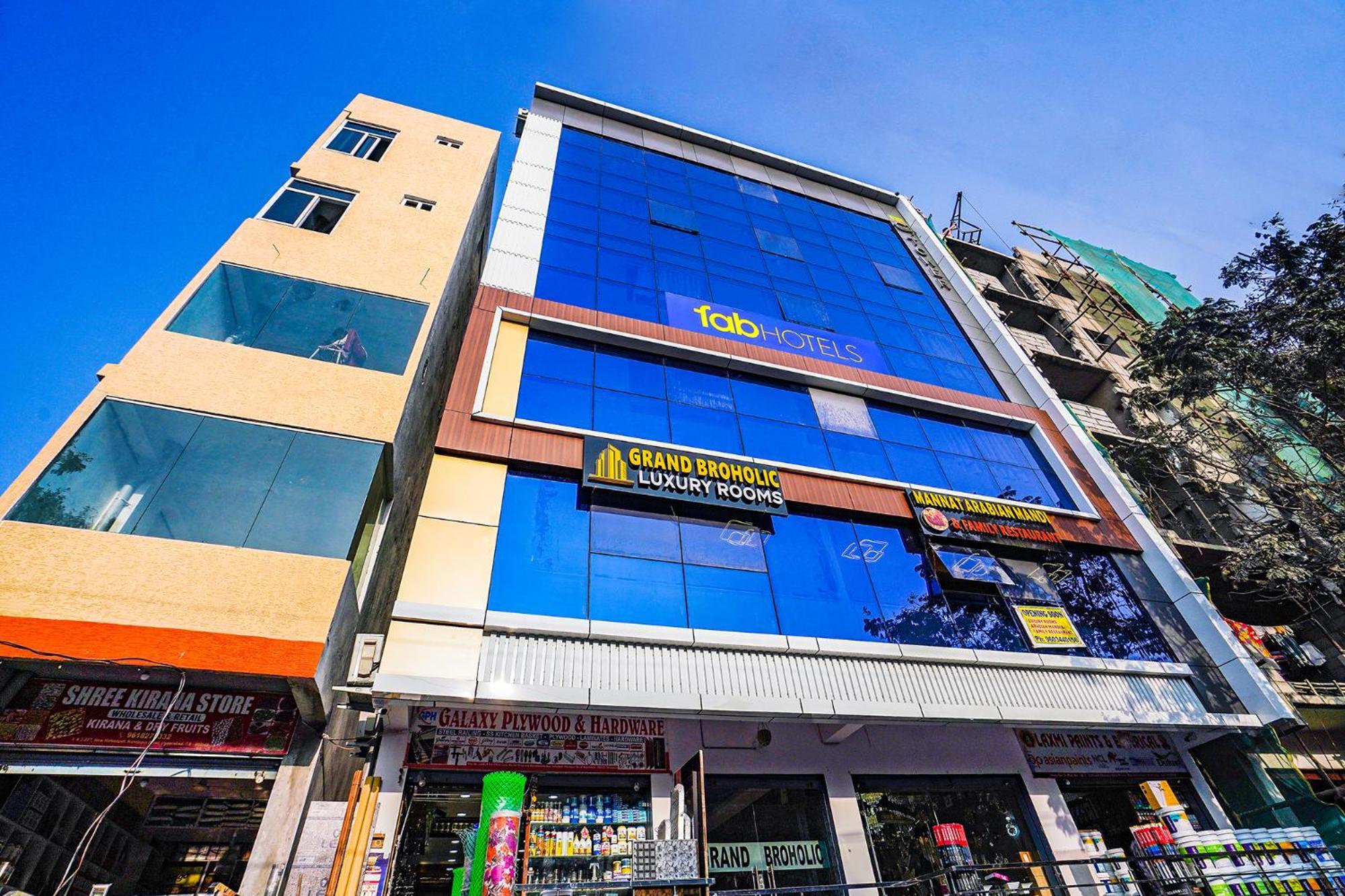 Hotel Fabhotel Grand Broholic - Hitech 3*