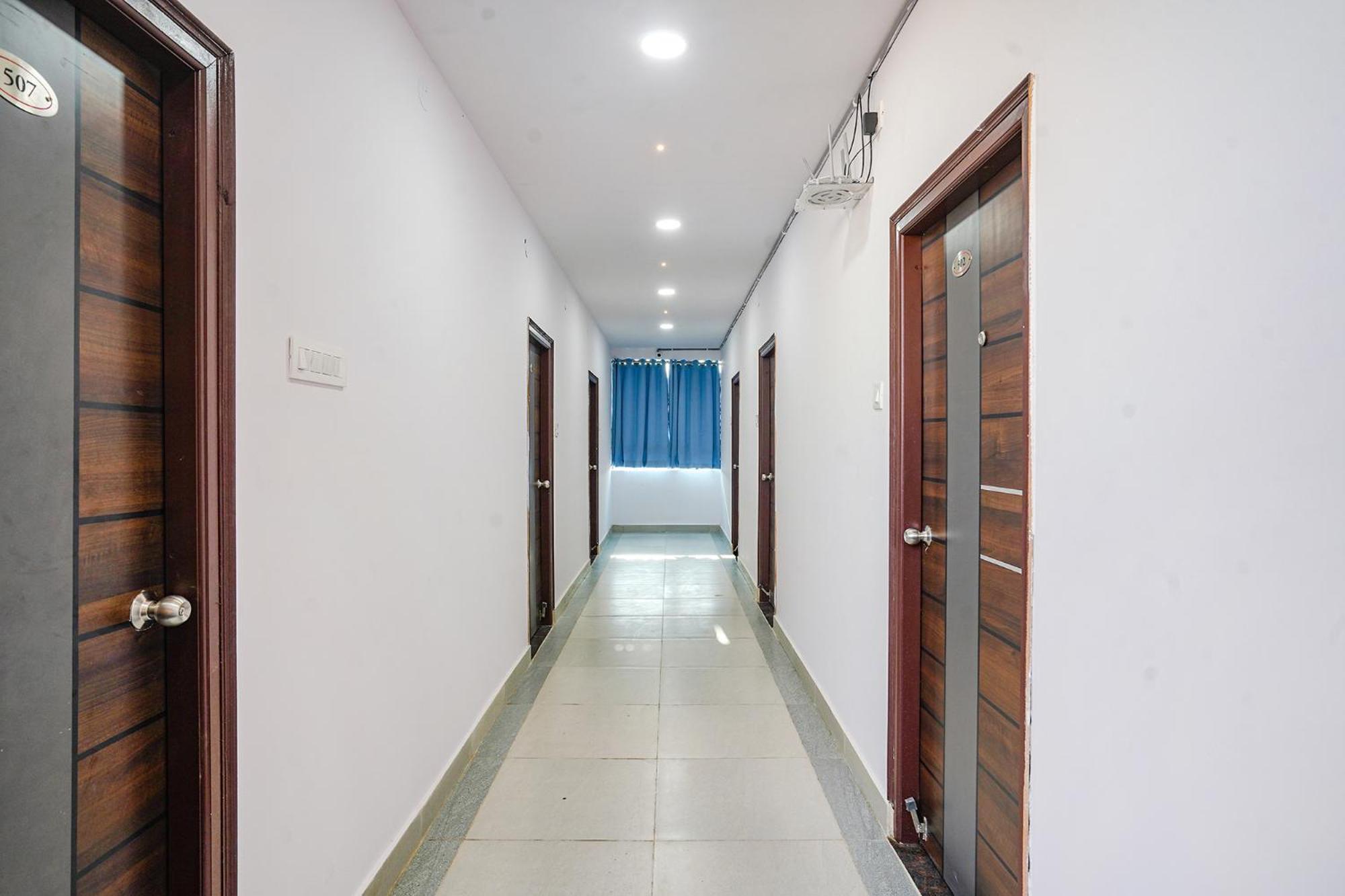 Fabhotel Grand Broholic - Hitech Hotel
