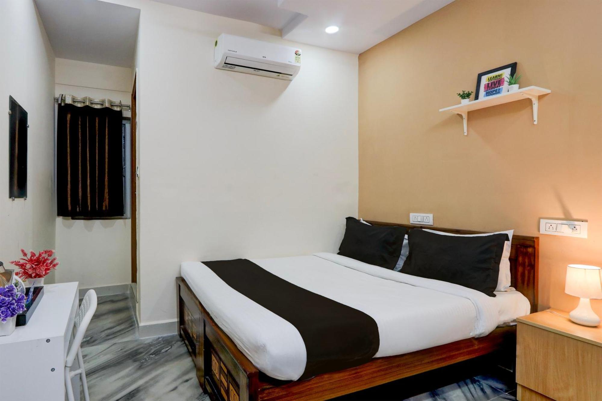 Collection O Sri Balaji Luxury 4* Hyderabad