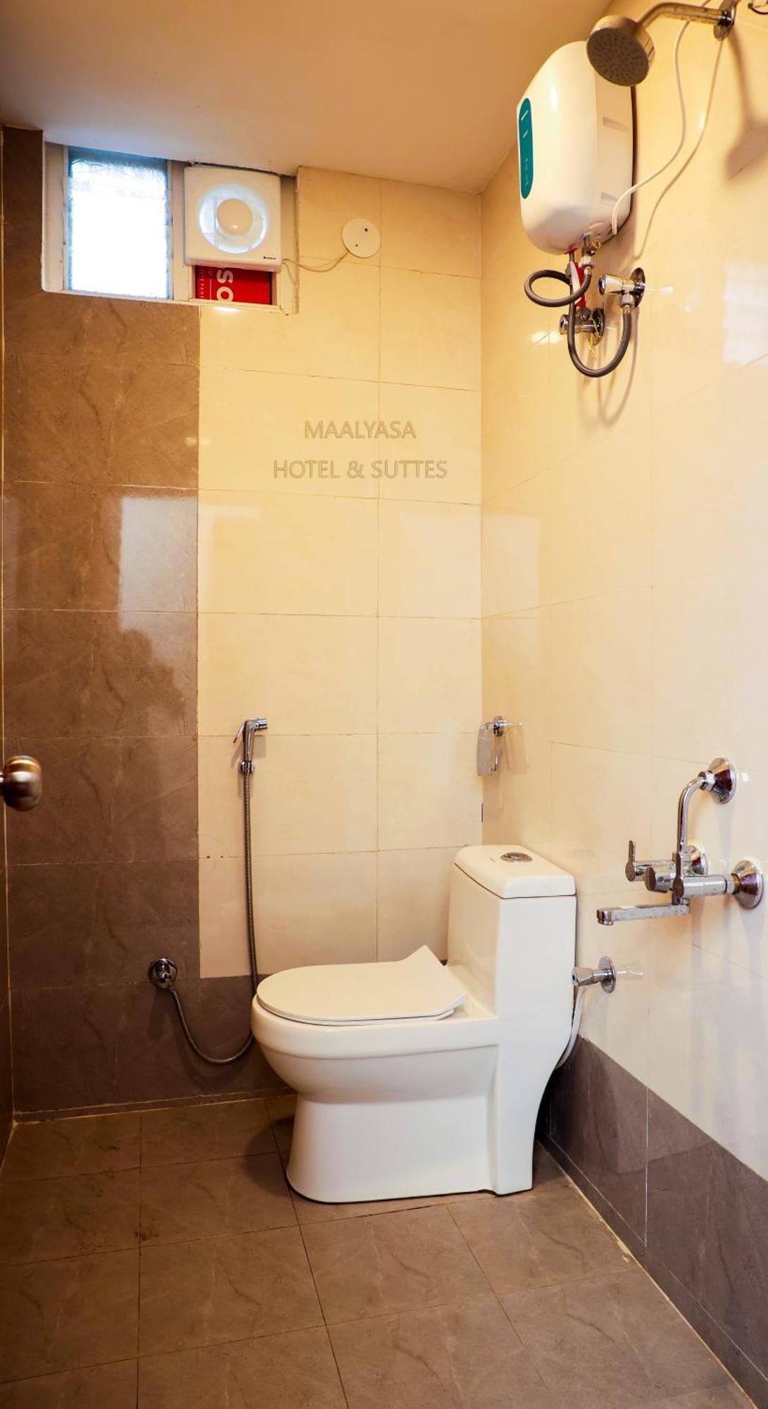 Hotel Maalyasa And *