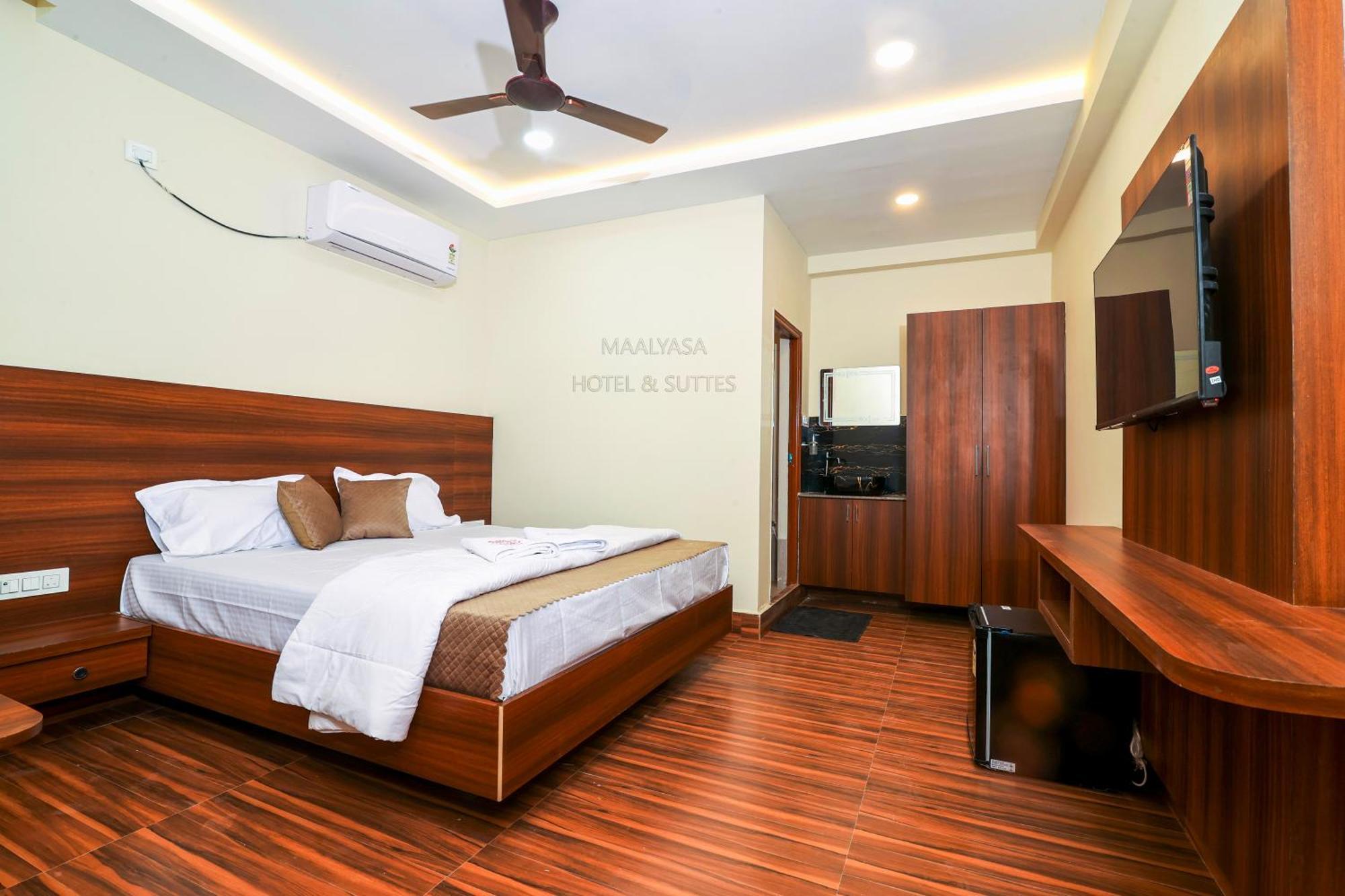 Hotel Maalyasa And *