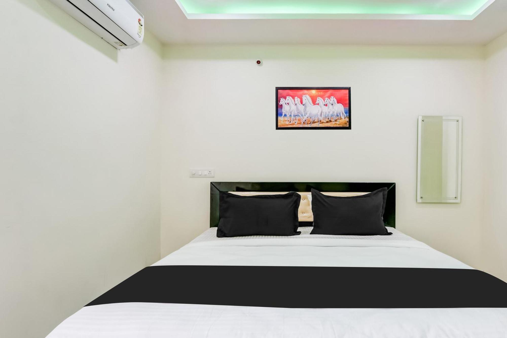 O 83023 Balaji Residency Hotel 3*