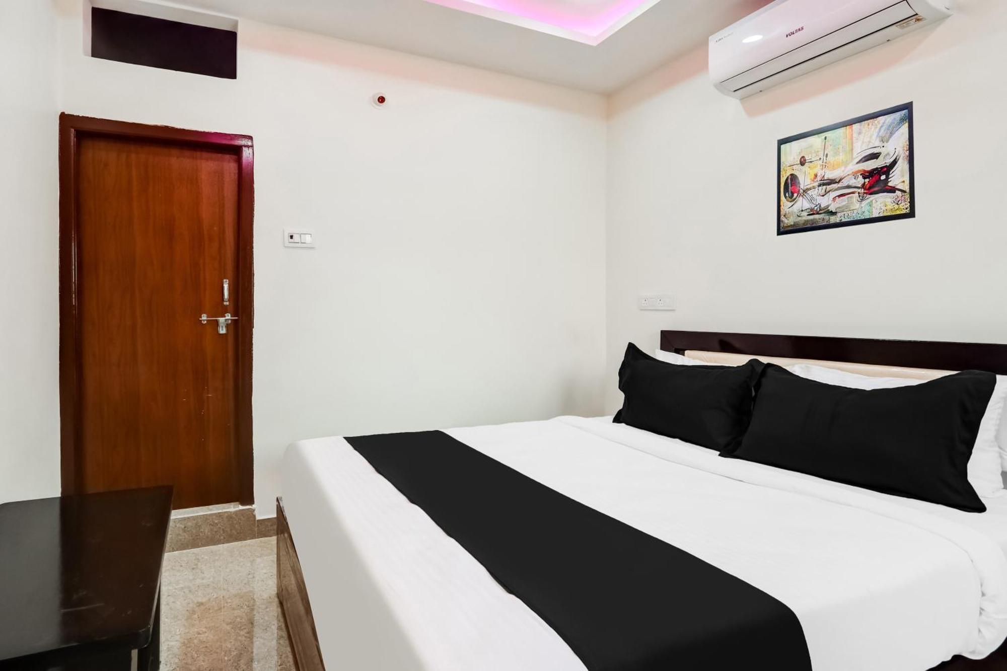 O 83023 Balaji Residency Hotel 3*