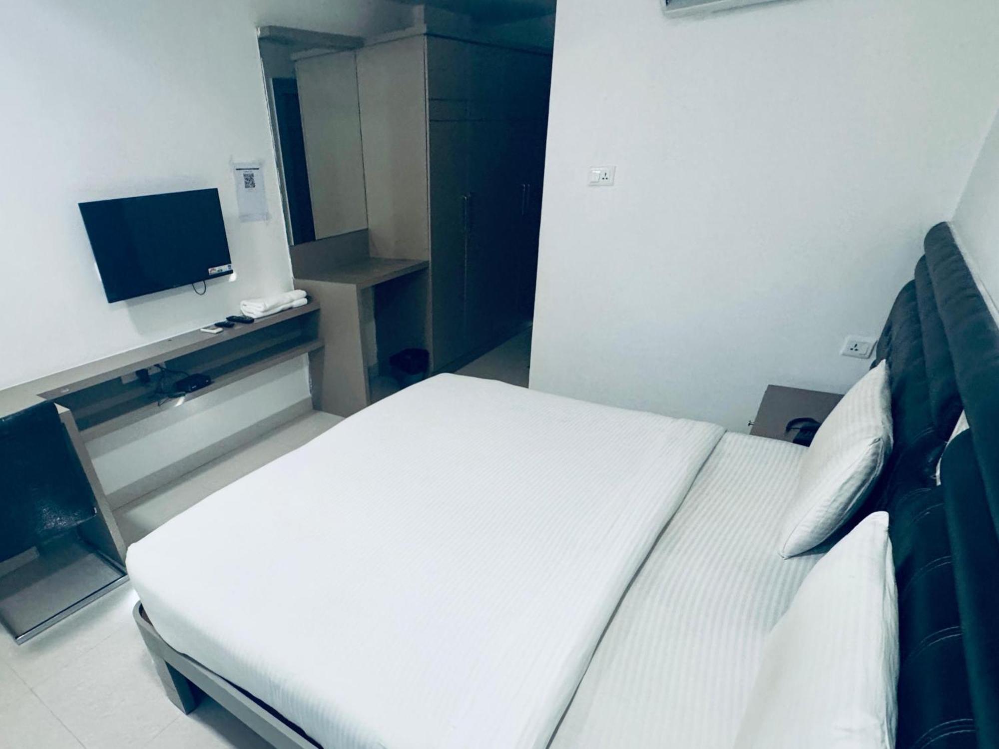Hotel La Riviera Hyderabad