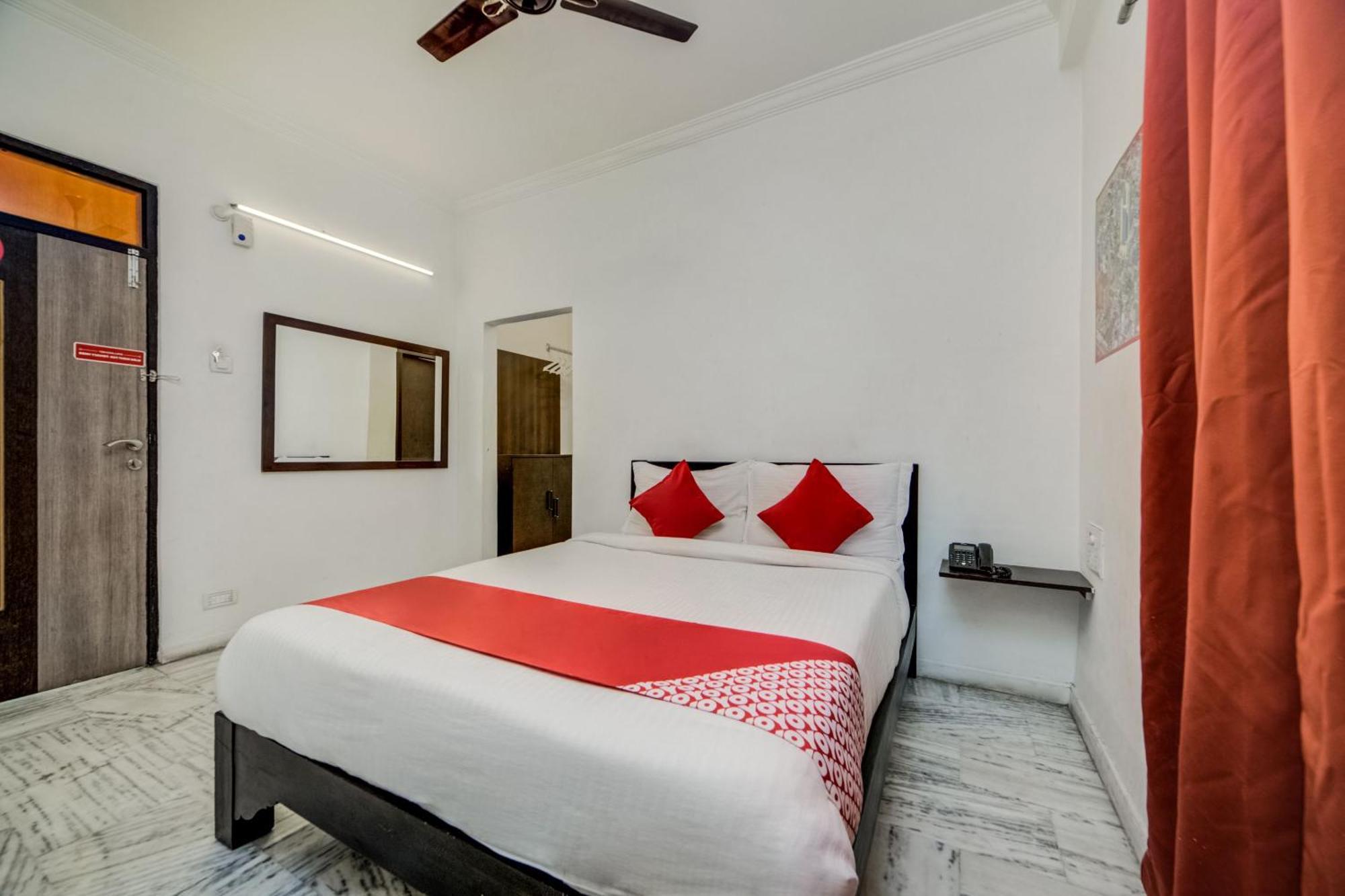 O Jntu College Near Lulu Mall, Kphb Colony. Hotel Hyderabad