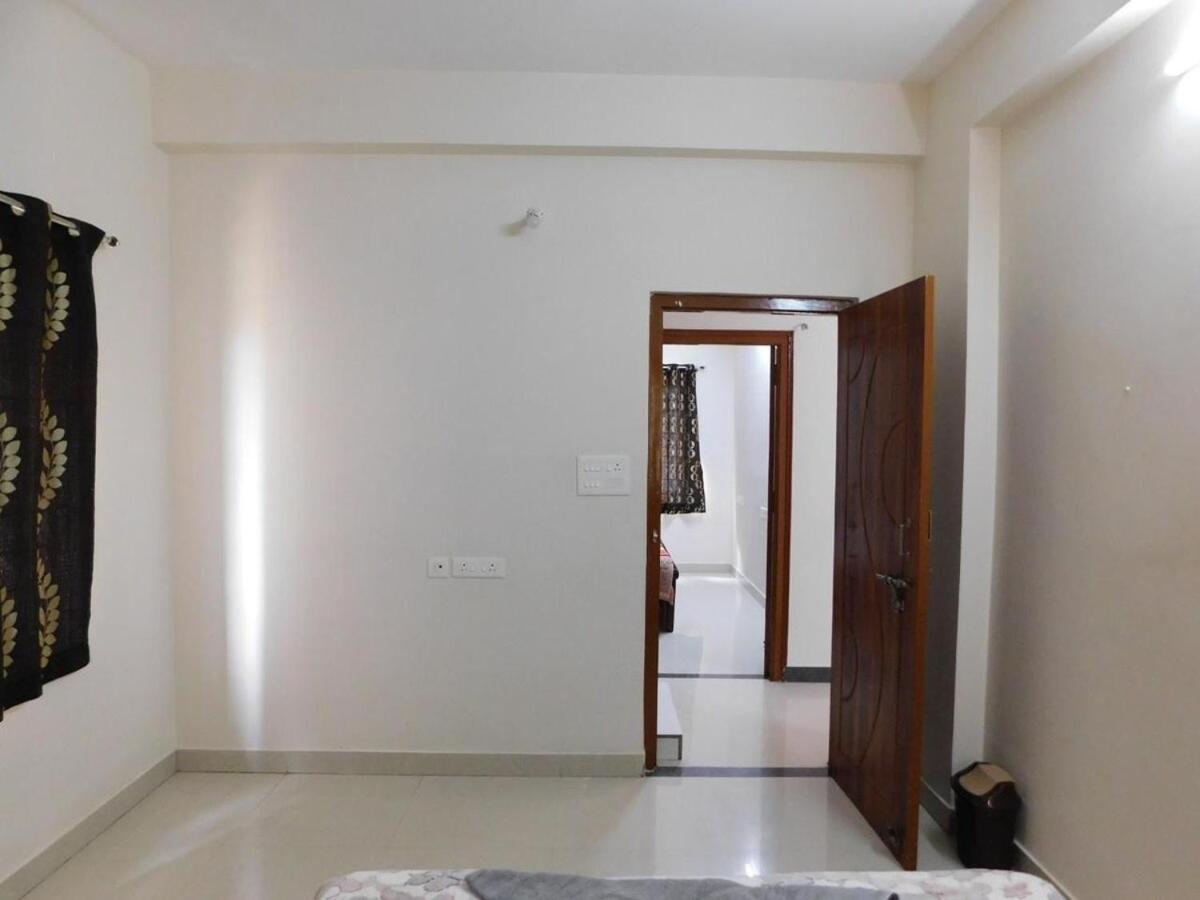 2 Bhk Gachibowli Near Aig & Isb Holiday home *