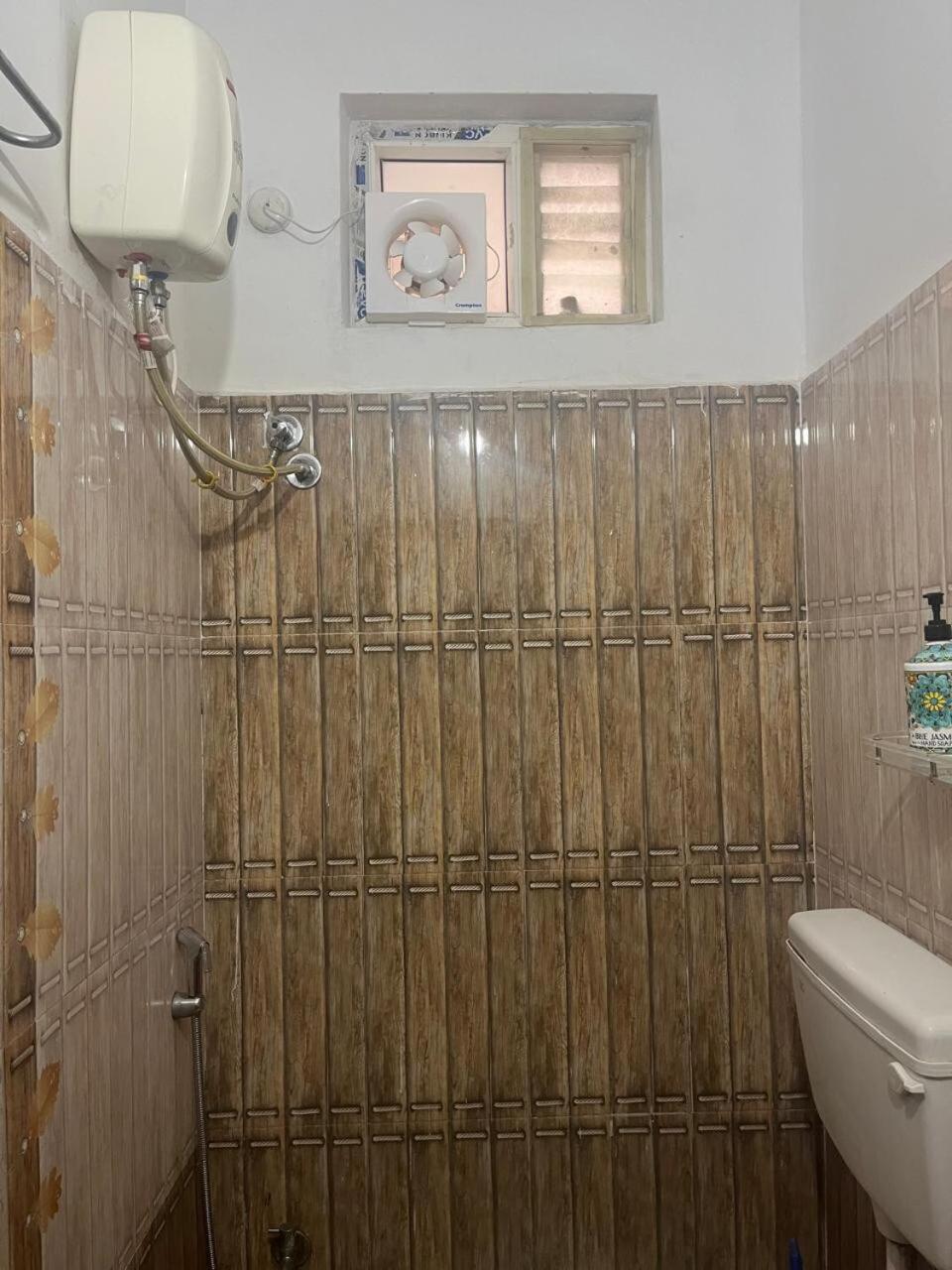 2 Bhk Gachibowli Near Aig & Isb * Hyderabad