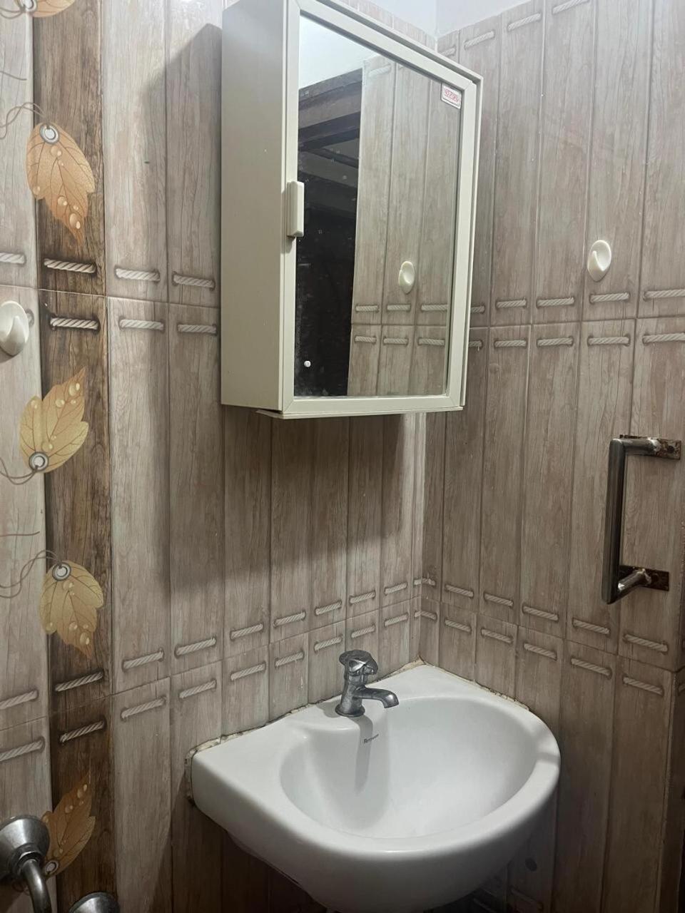 2 Bhk Gachibowli Near Aig & Isb Holiday home Hyderabad