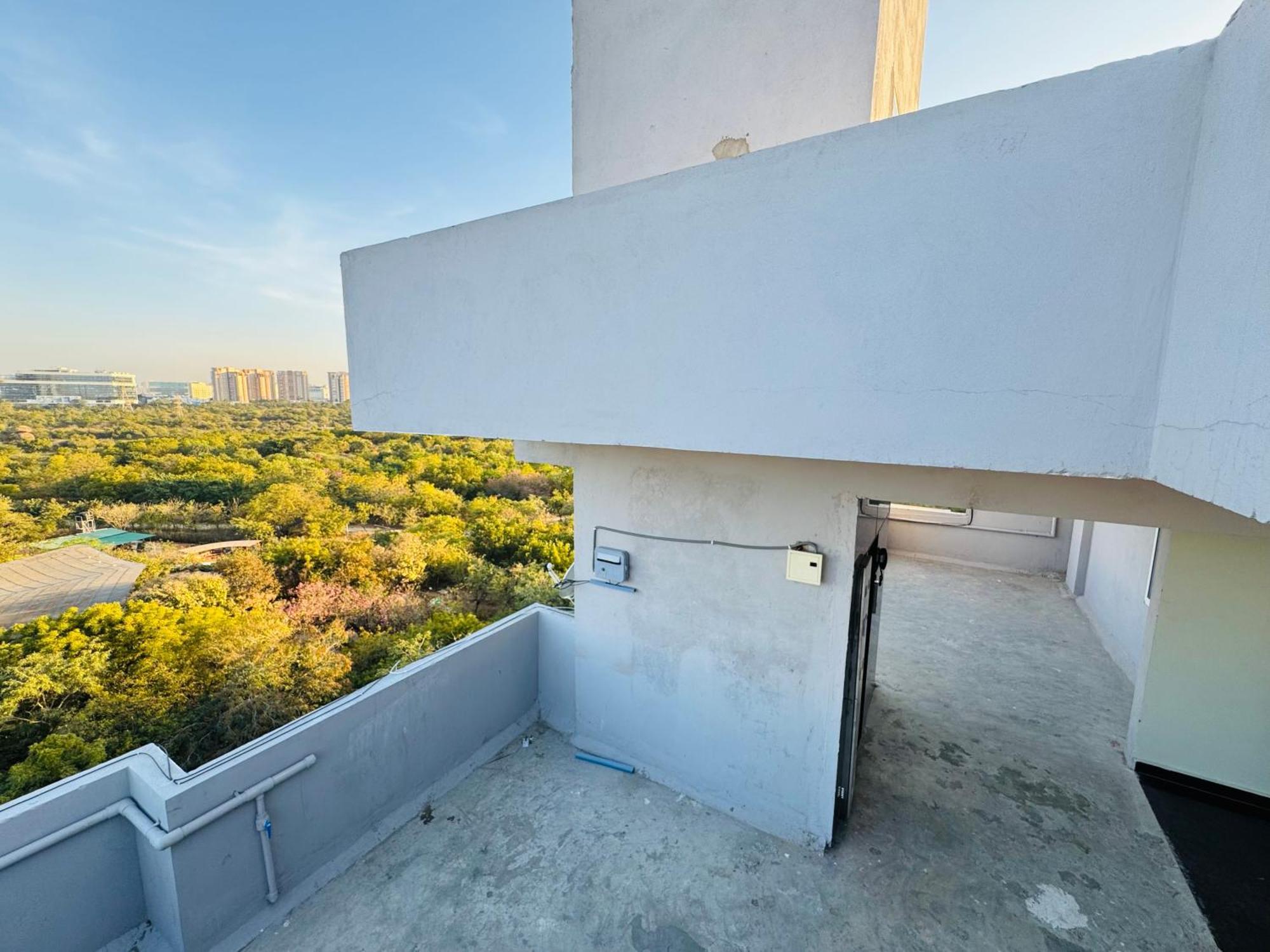 Apartment Penthouse Escape 1bhk Park View Flat In Kondapur Hyderabad