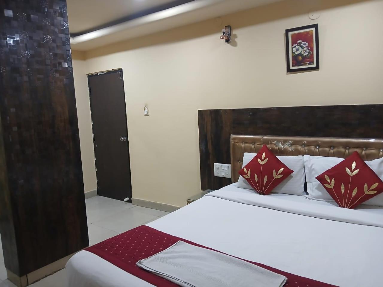 Blossoms Inn- Lakdikapul