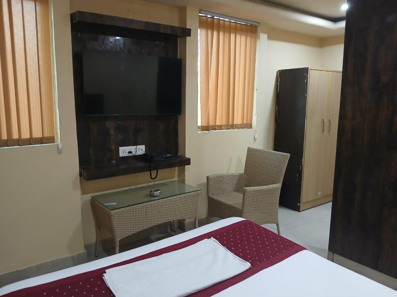 Blossoms Inn- Lakdikapul Hotel Hyderabad