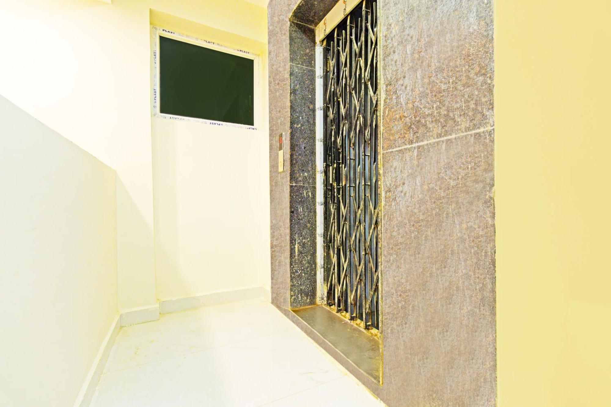 Super Collection O Sanath Nagar Near Railway Station Hotel 3*