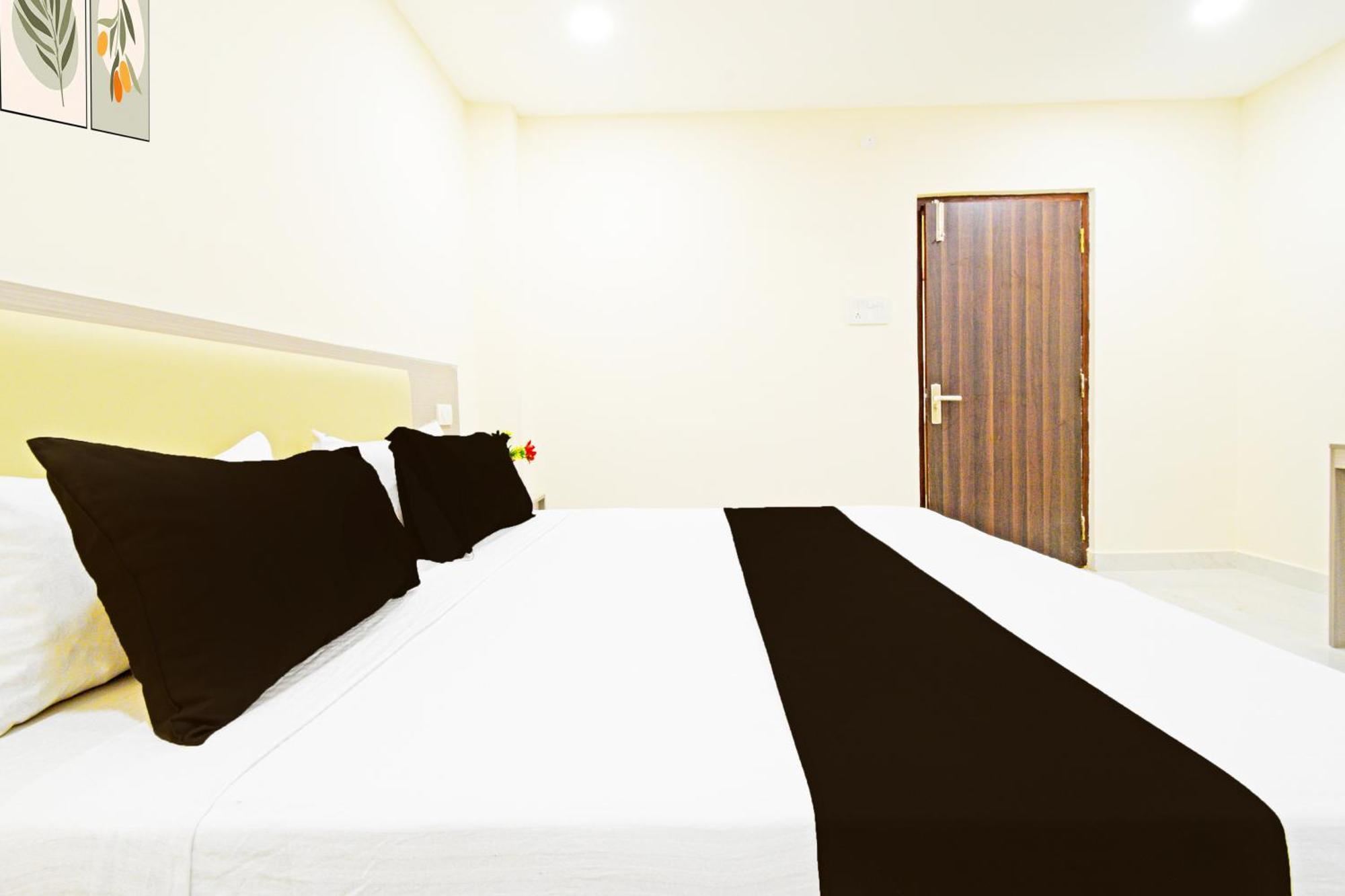 Hotel Super Collection O Sanath Nagar Near Railway Station