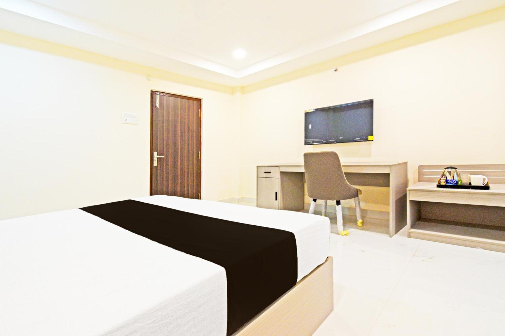 Super Collection O Sanath Nagar Near Railway Station Hotel