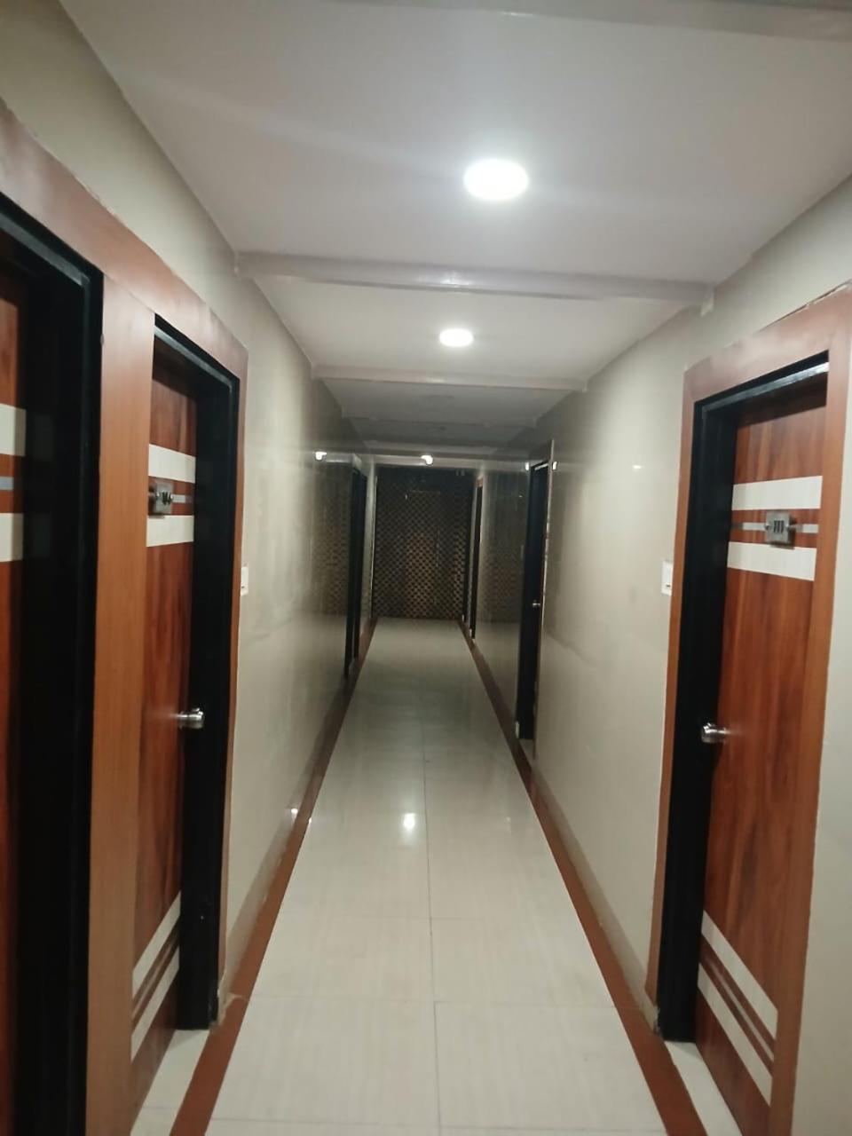 Hotel Blossoms Inn- Lakdikapul