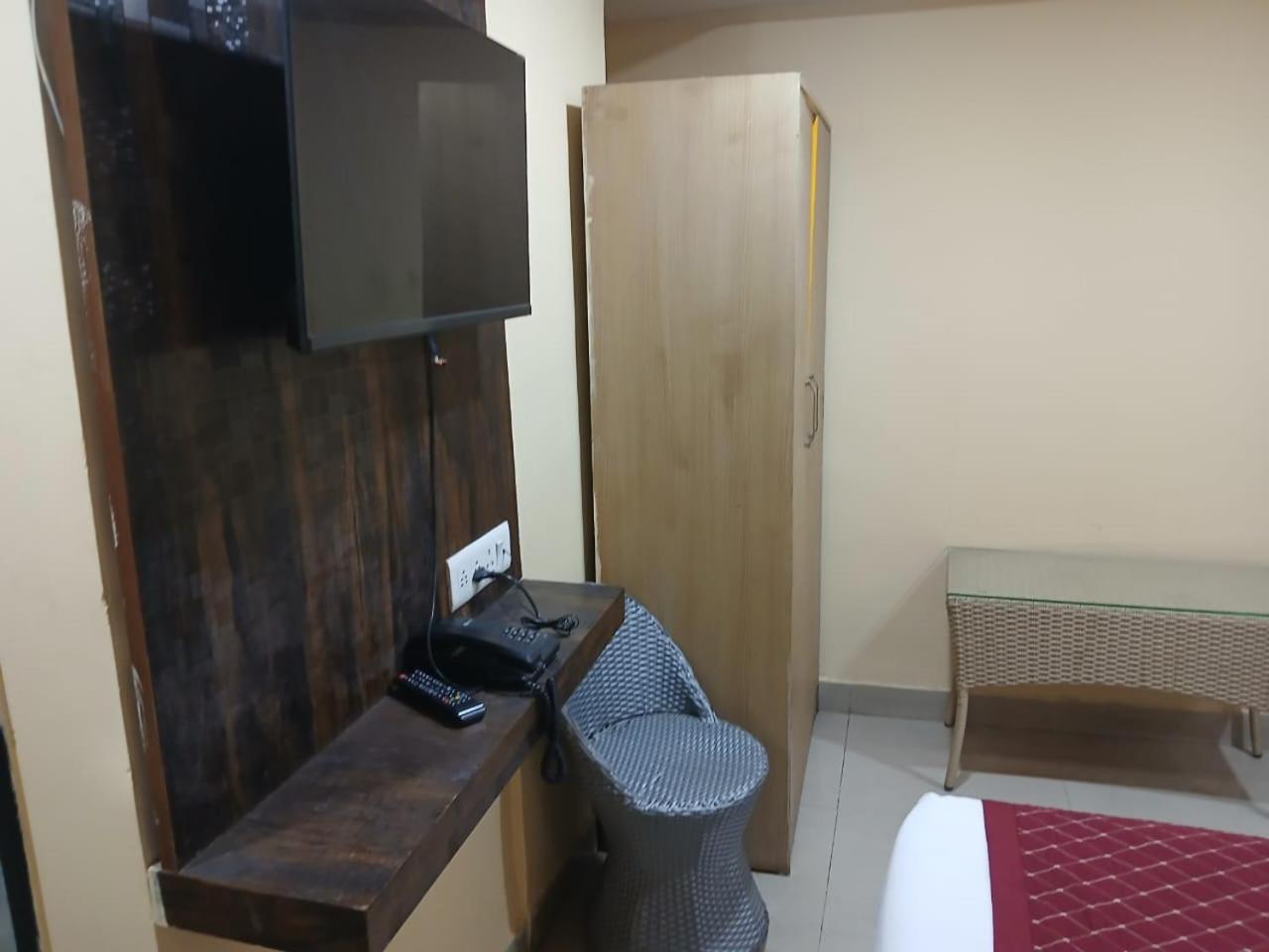 Hotel Blossoms Inn- Lakdikapul