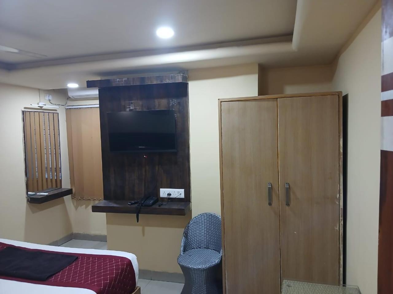 Blossoms Inn- Lakdikapul