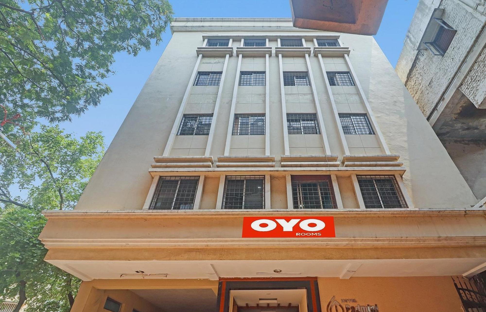 O Padmini Near Lakdikapool Metro Station