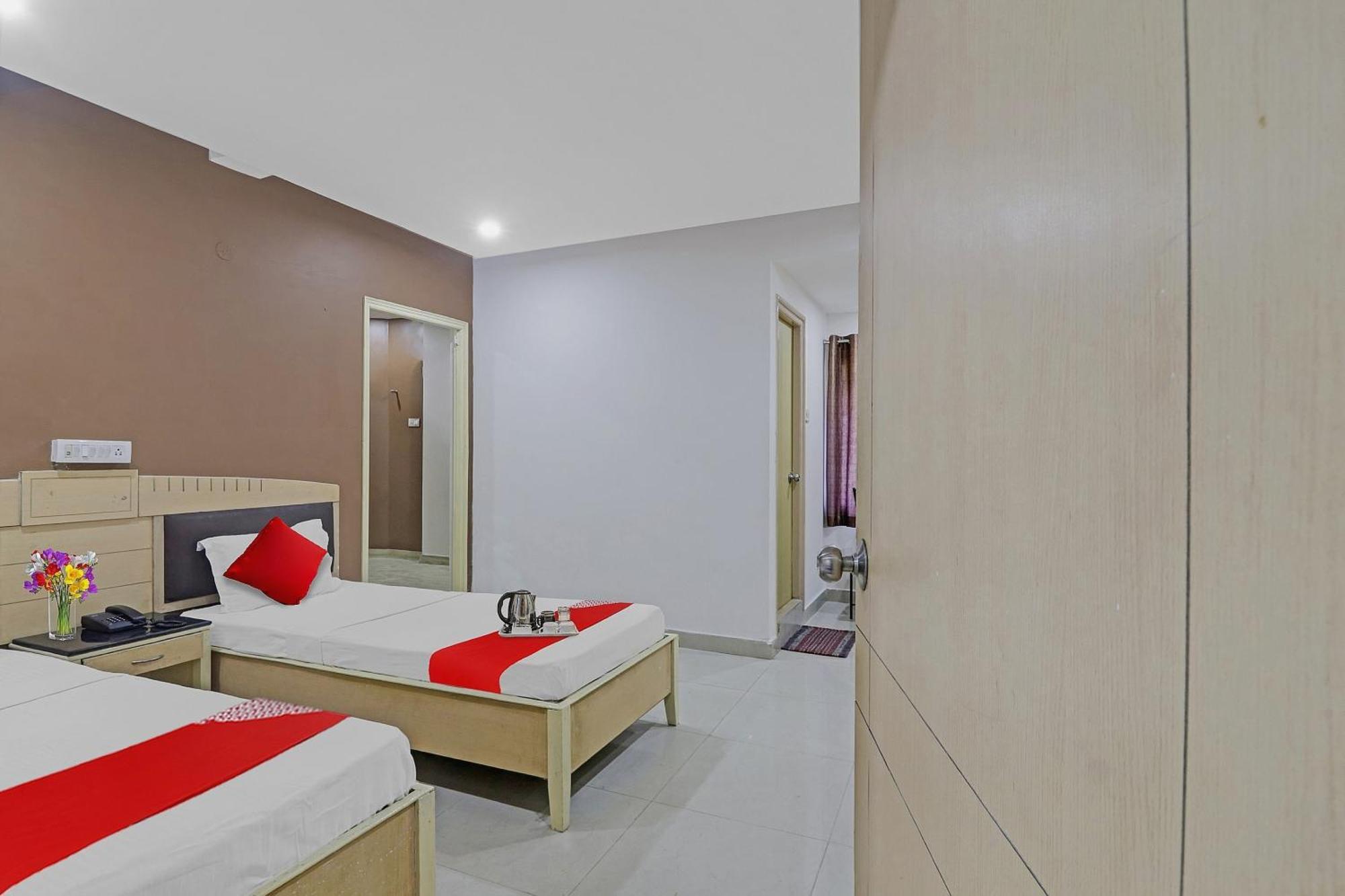 O Padmini Near Lakdikapool Metro Station 3*