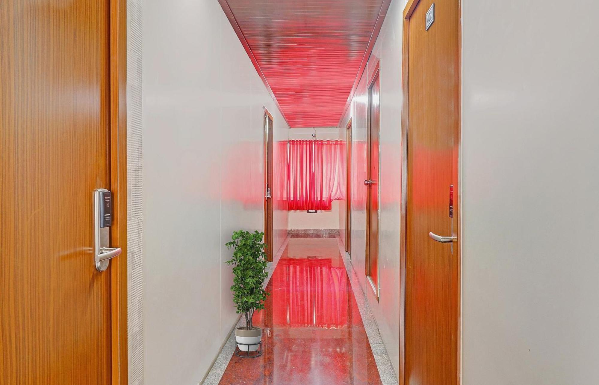 Hotel Heavens Near Rasoolpura Metro Station
