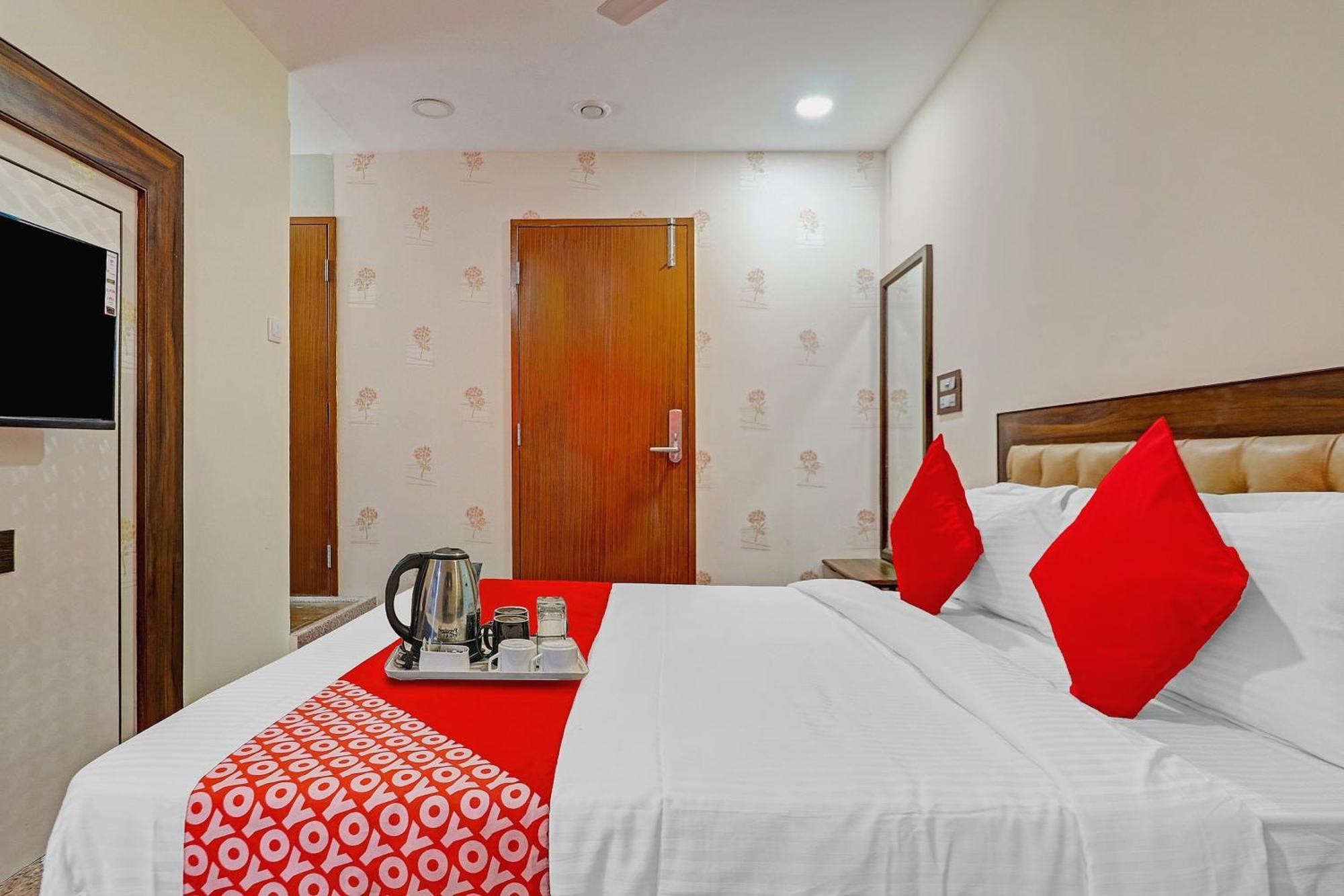 Hotel Heavens Near Rasoolpura Metro Station