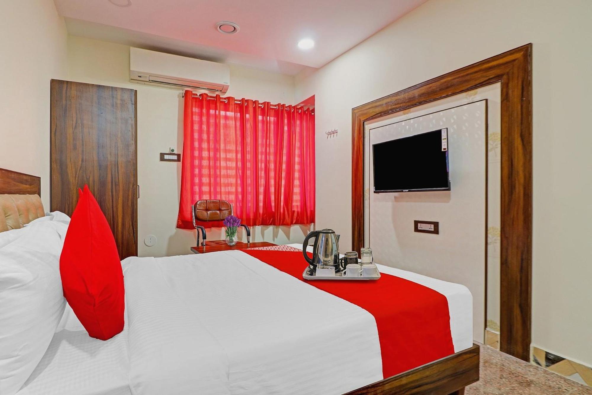 Hotel Heavens Near Rasoolpura Metro Station 3*