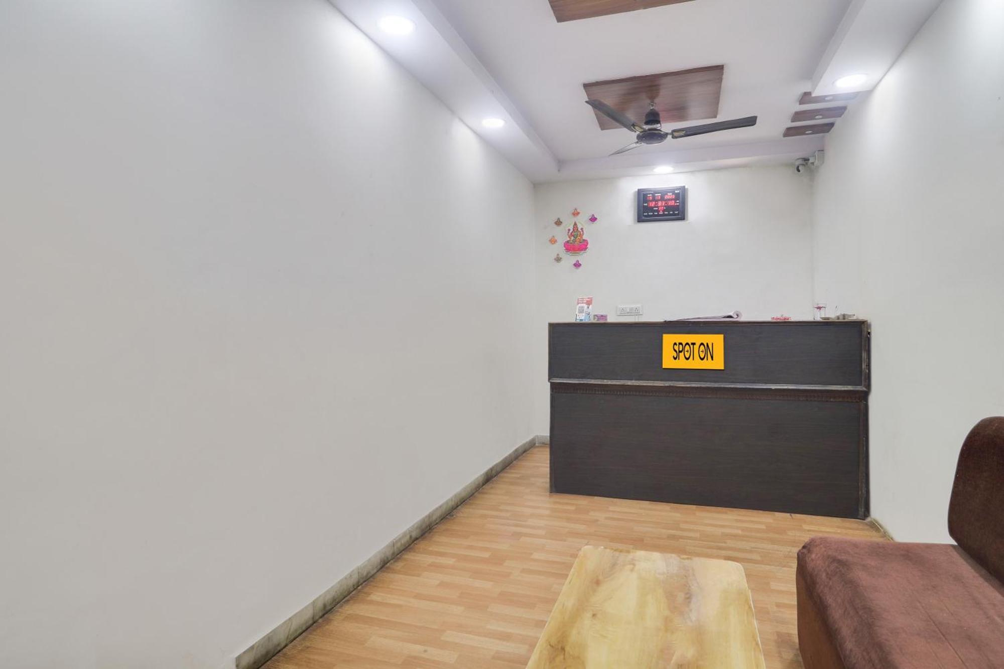 Spot On Bhargav Hotel
