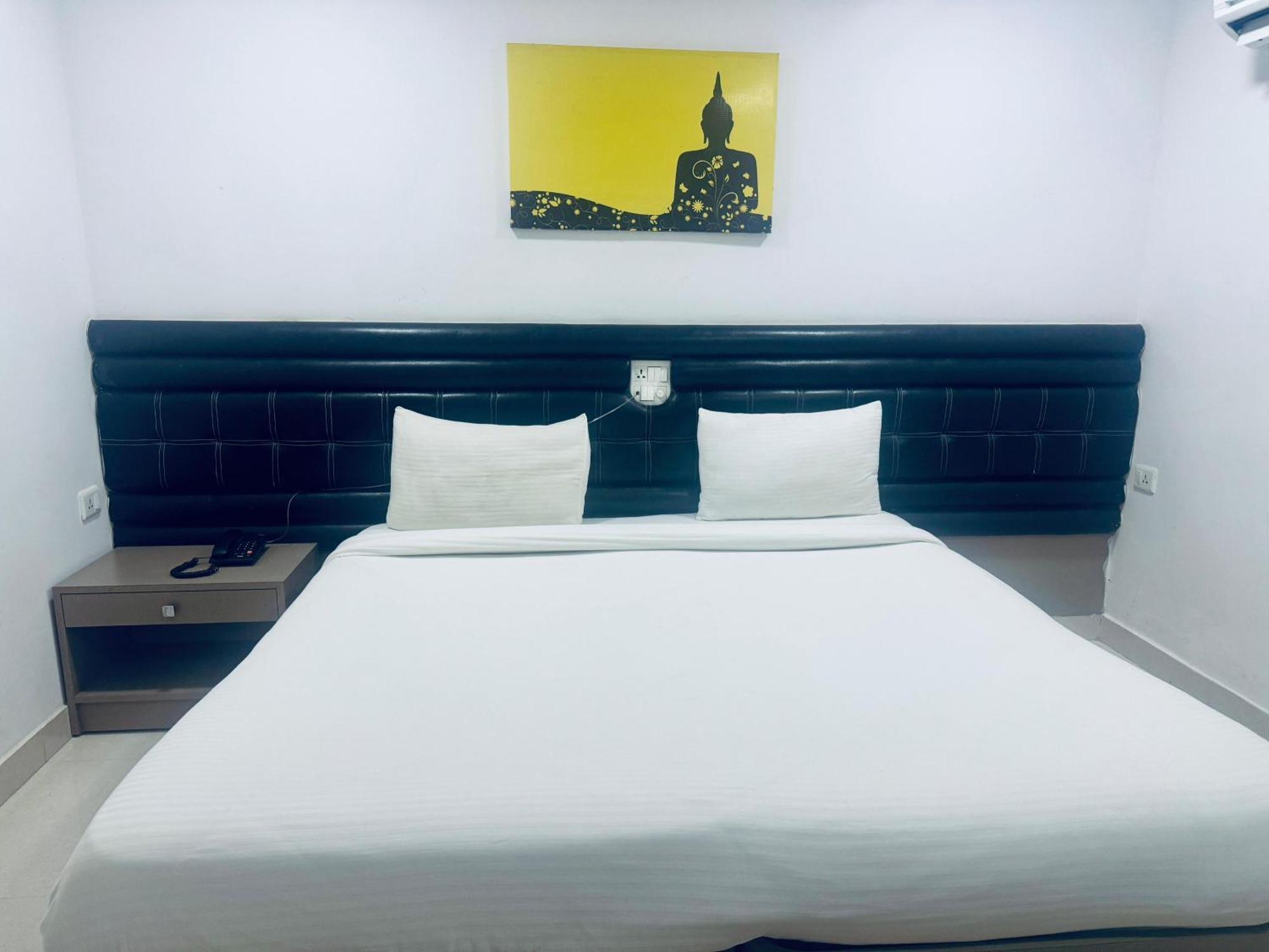 Hotel La Riviera Hyderabad
