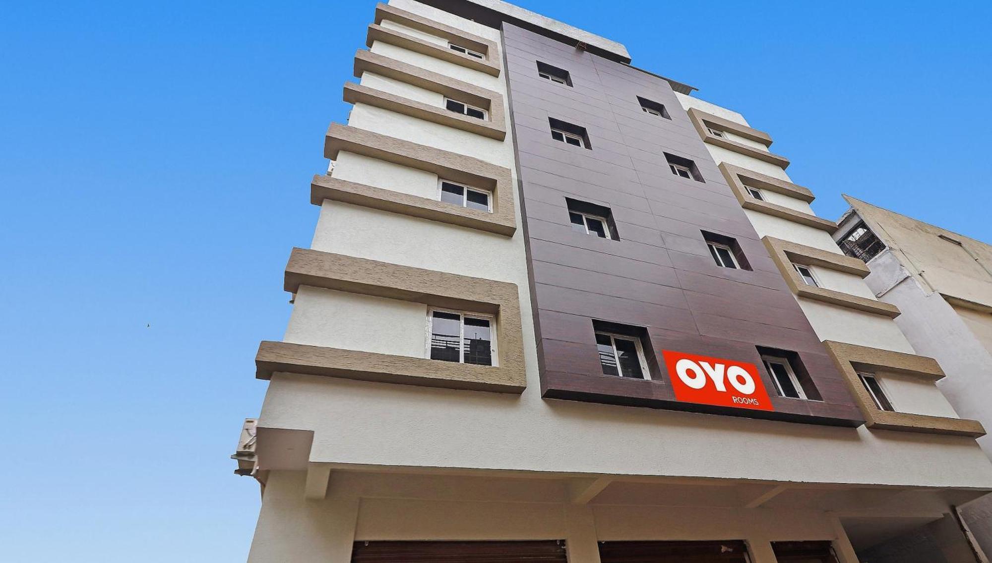 O Night Eye Hotel