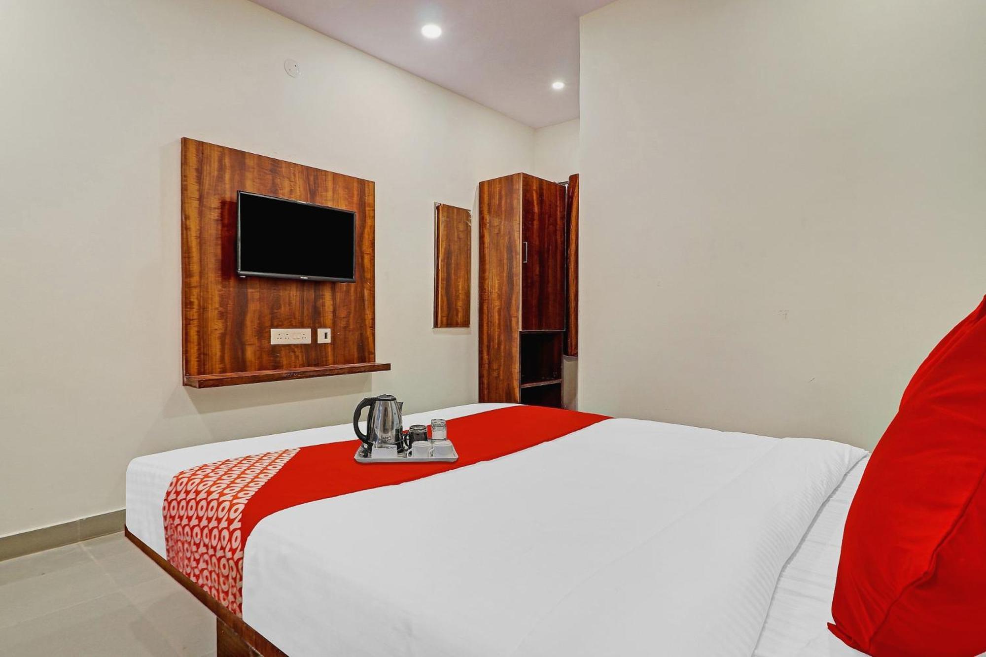 O Night Eye Hotel