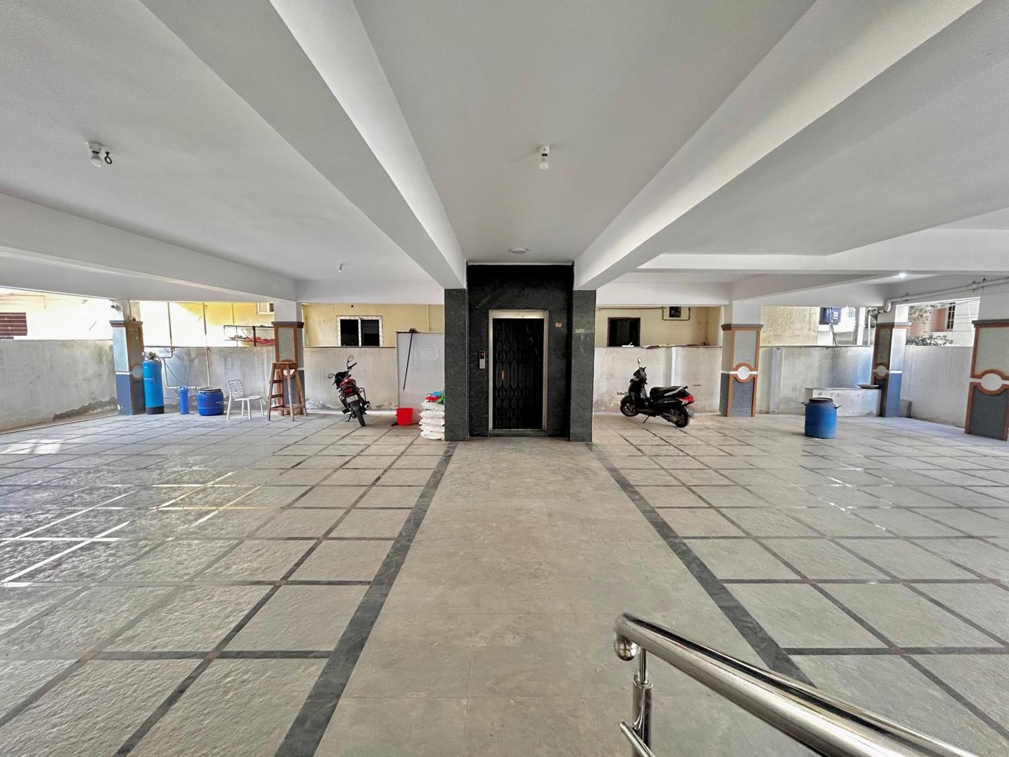 Mee Homes Madhapur Family Fully Furnished 2 Bhk Premium Flats 201