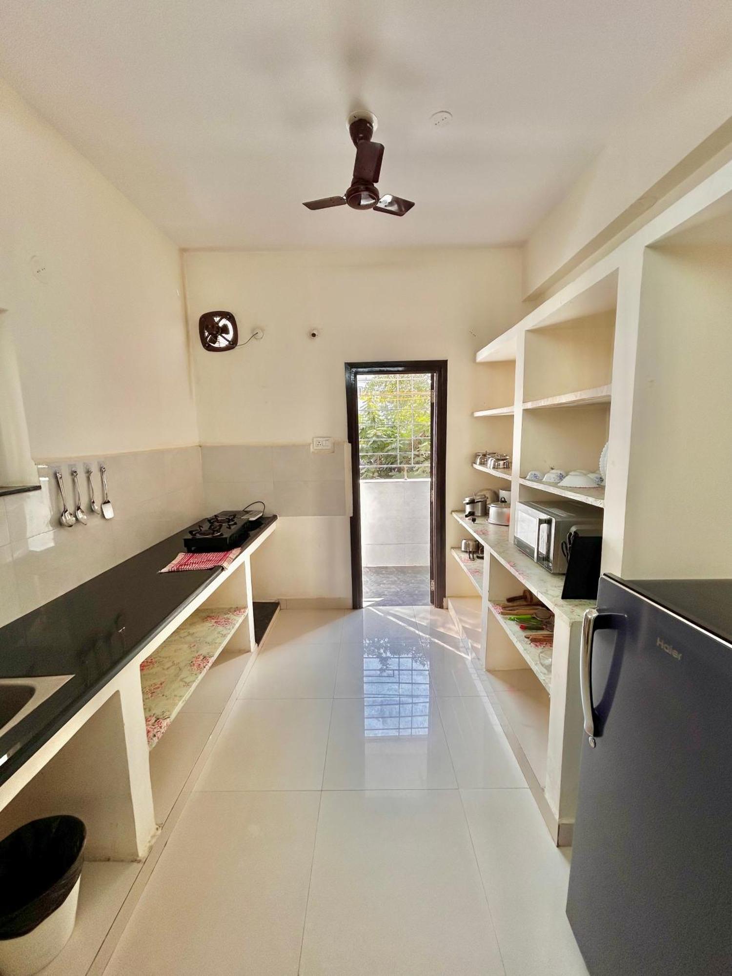 Mee Homes Madhapur Family Fully Furnished 2 Bhk Premium Flats 201
