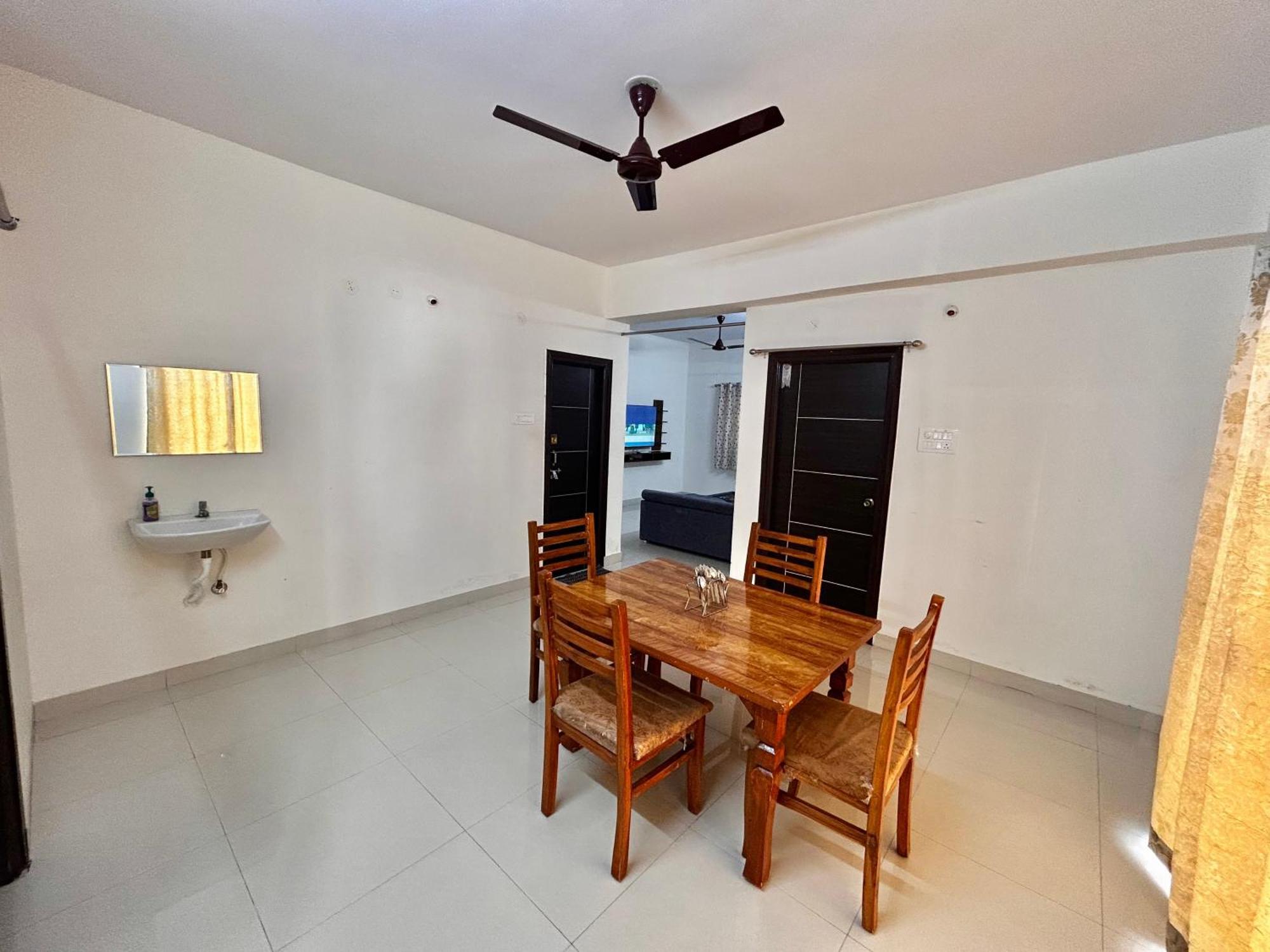 Mee Homes Madhapur Family Fully Furnished 2 Bhk Premium Flats 201 Apartment