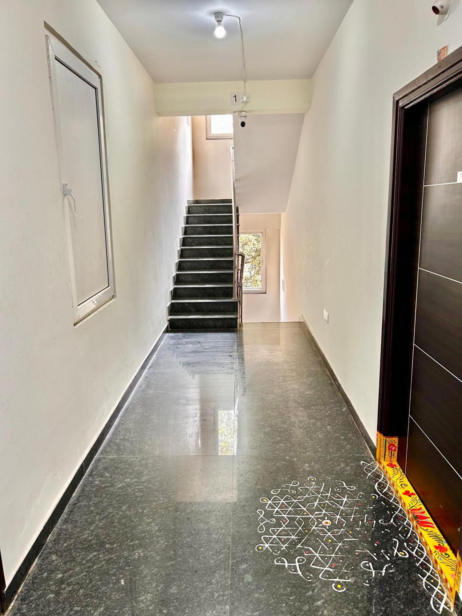 Mee Homes Madhapur Family Fully Furnished 2 Bhk Premium Flats 201