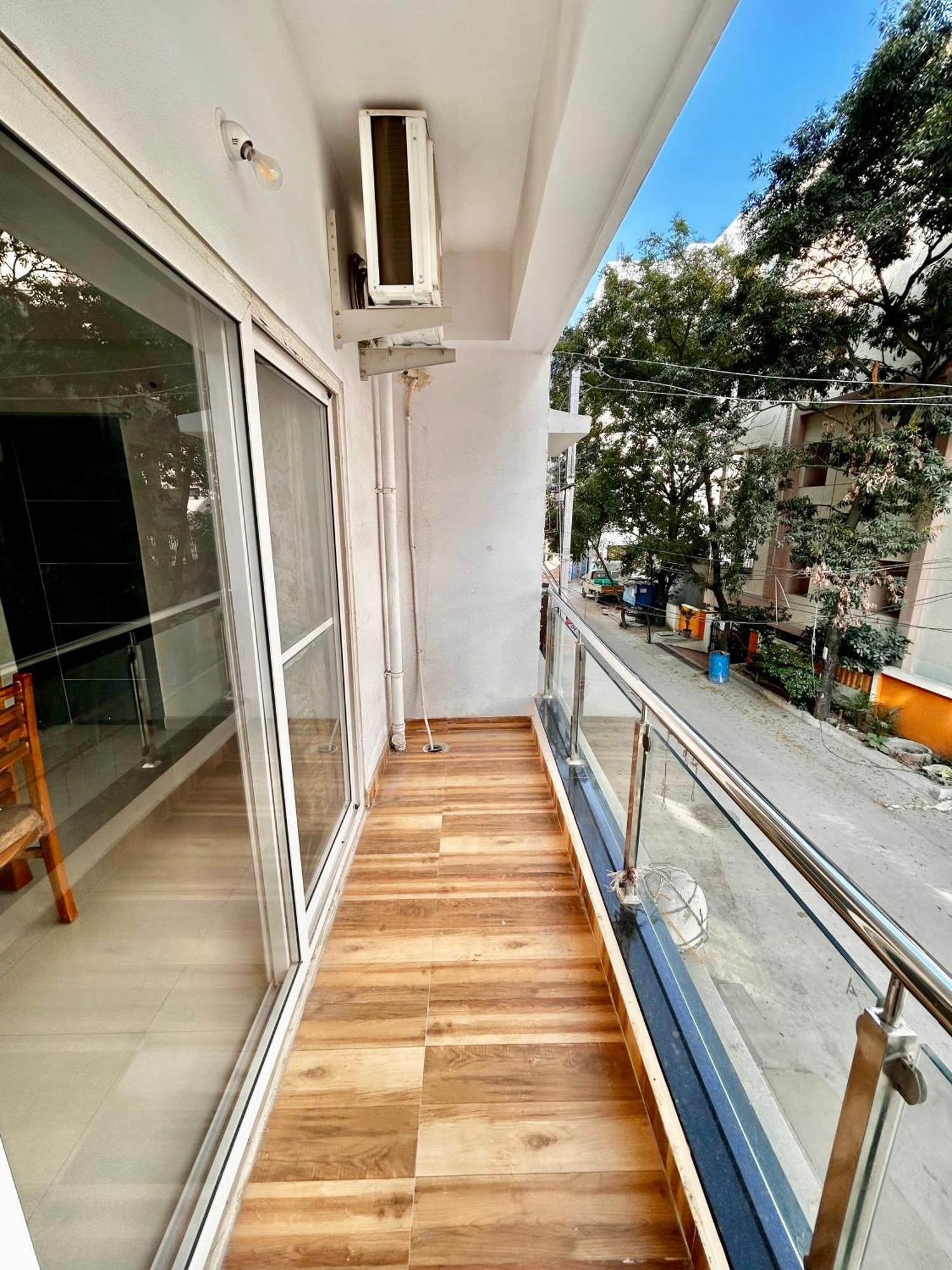 Mee Homes Madhapur Family Fully Furnished 2 Bhk Premium Flats * Hyderabad