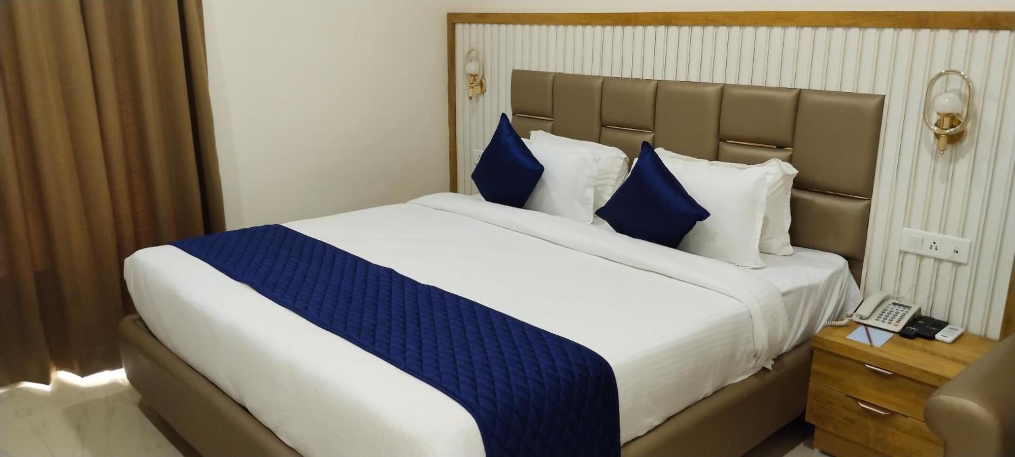 Hotel Eastin De Royale 3*