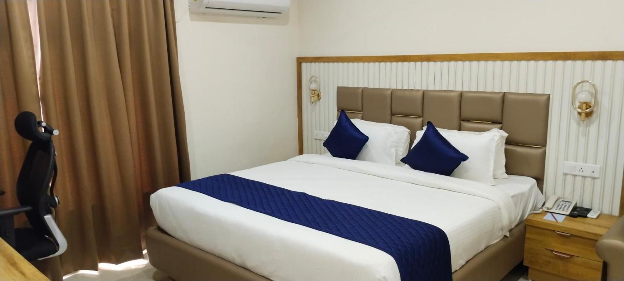 Hotel Eastin De Royale