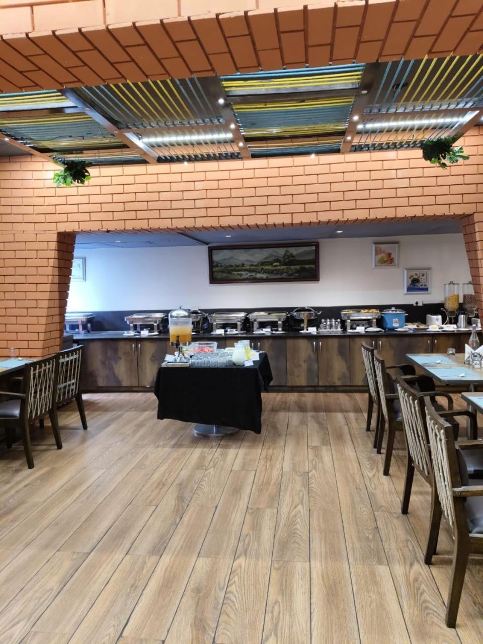 Eastin De Royale 3* Hyderabad